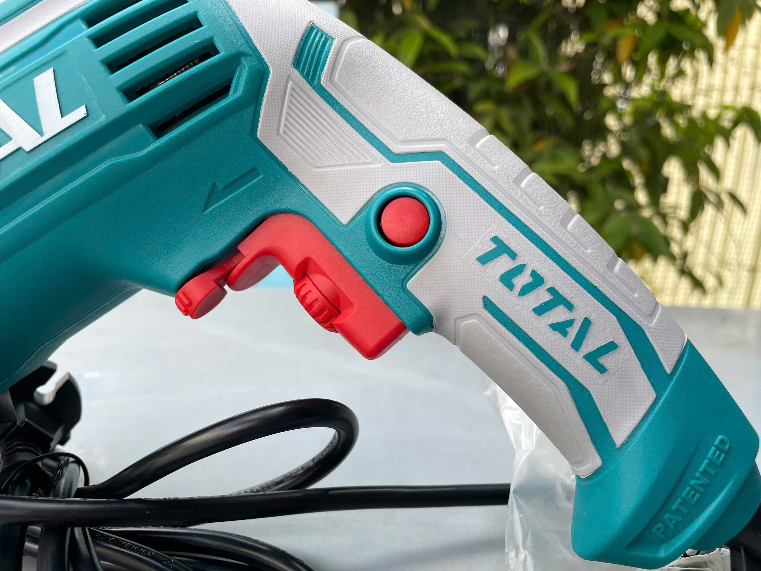 Máy khoan búa Total TG1081316E, 810W giá rẻ 