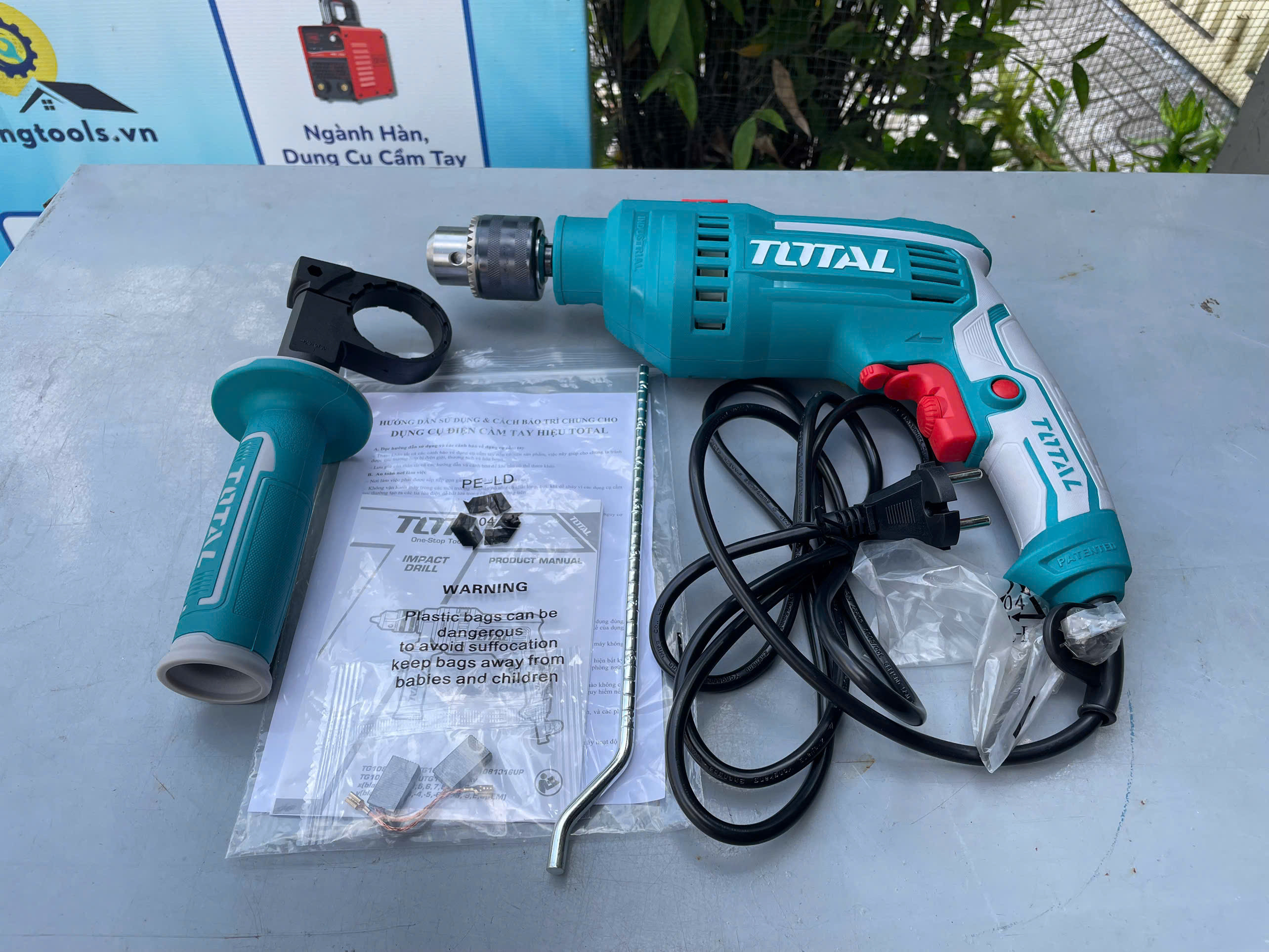 Máy khoan búa Total TG1081316E, 810W giá rẻ 