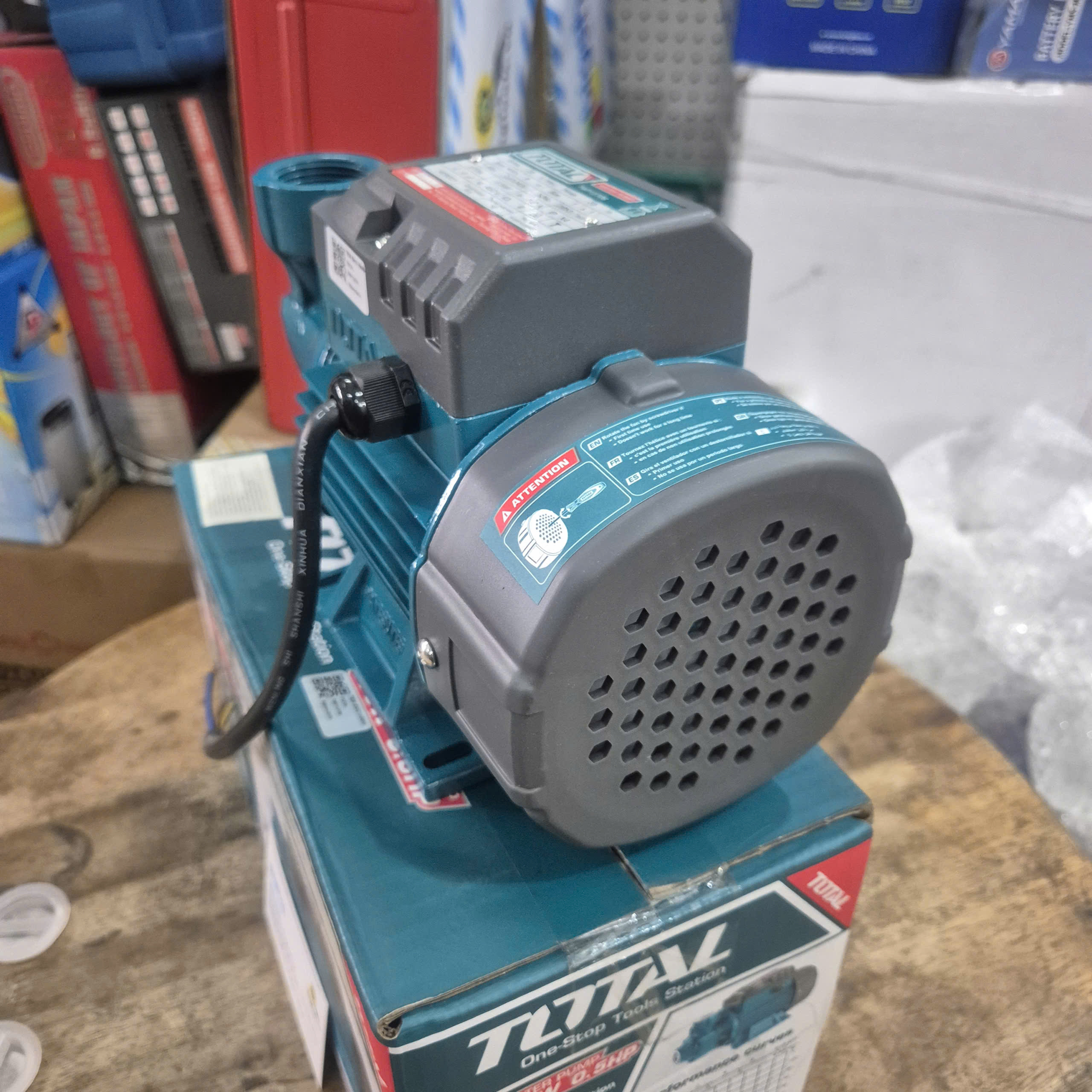 Máy bơm nước TOTAL TWP13706 (Công suất 370W)