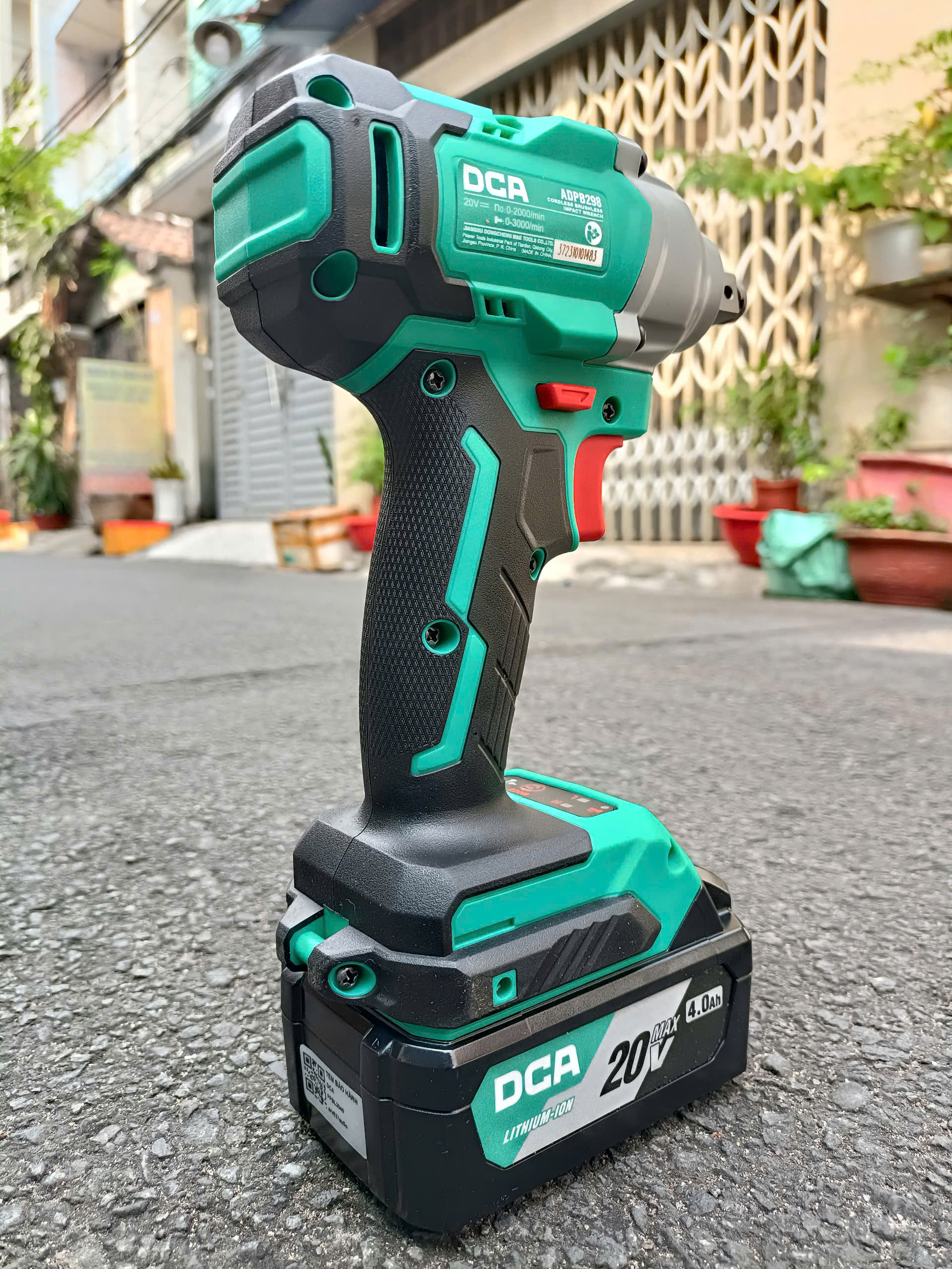 Máy siết bulong dùng pin DCA ADPB298BM (Ko chổi than)
