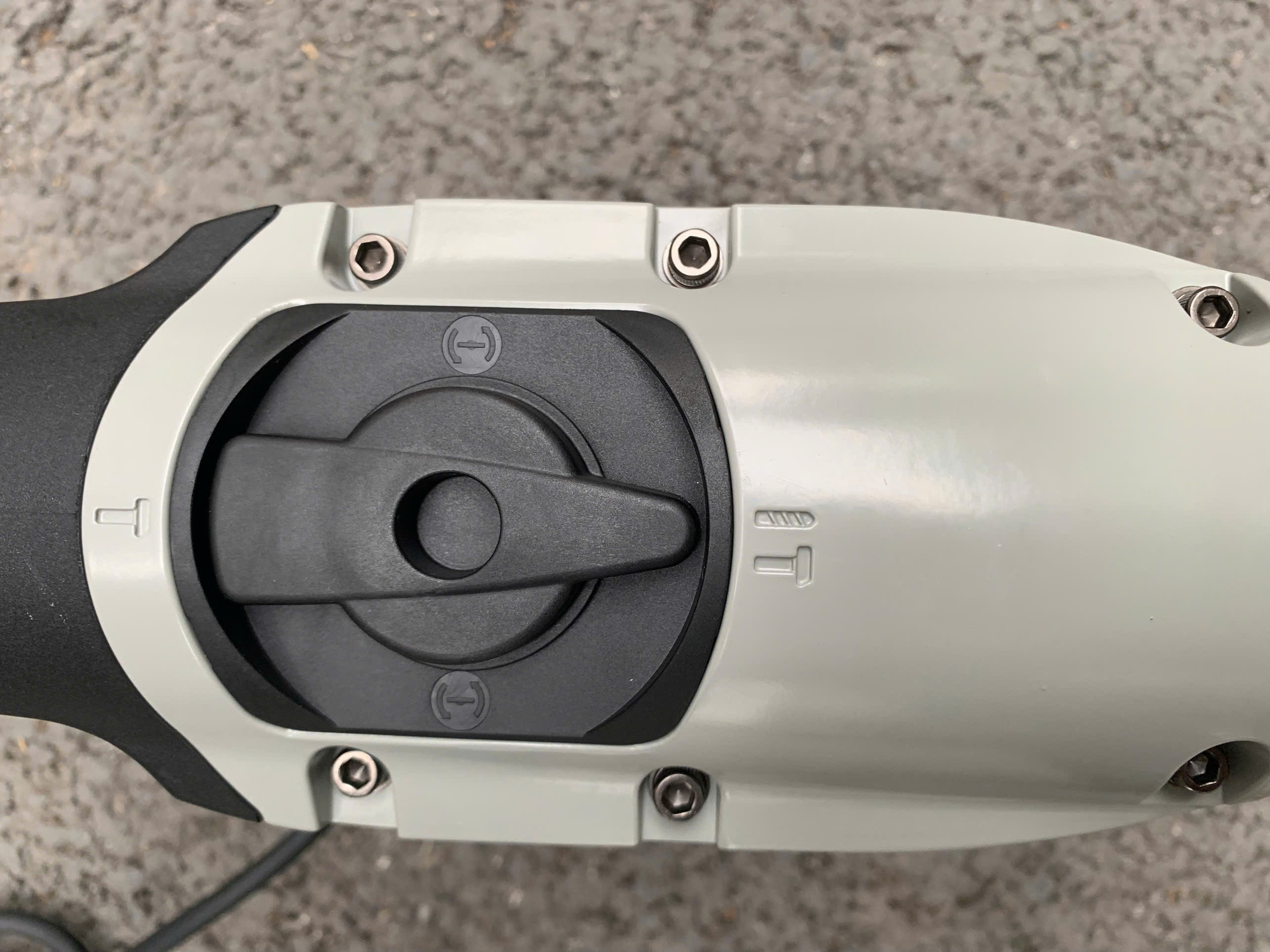 Máy khoan đục DCA AZC03-38, lự đập 7.9J, CS 1100W ( GIÁ XẢ KHO )