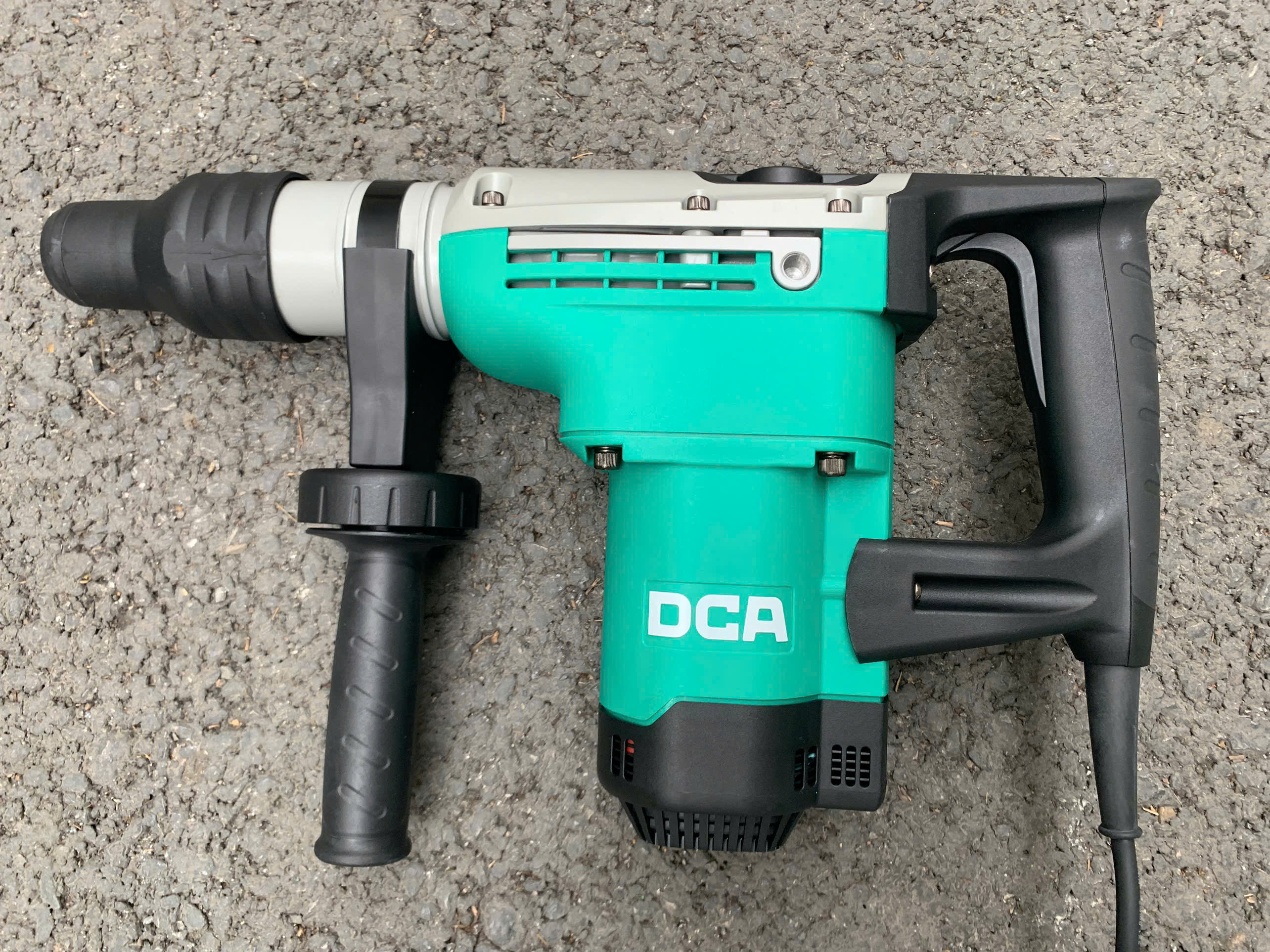 Máy khoan đục DCA AZC03-38, lự đập 7.9J, CS 1100W ( GIÁ XẢ KHO )