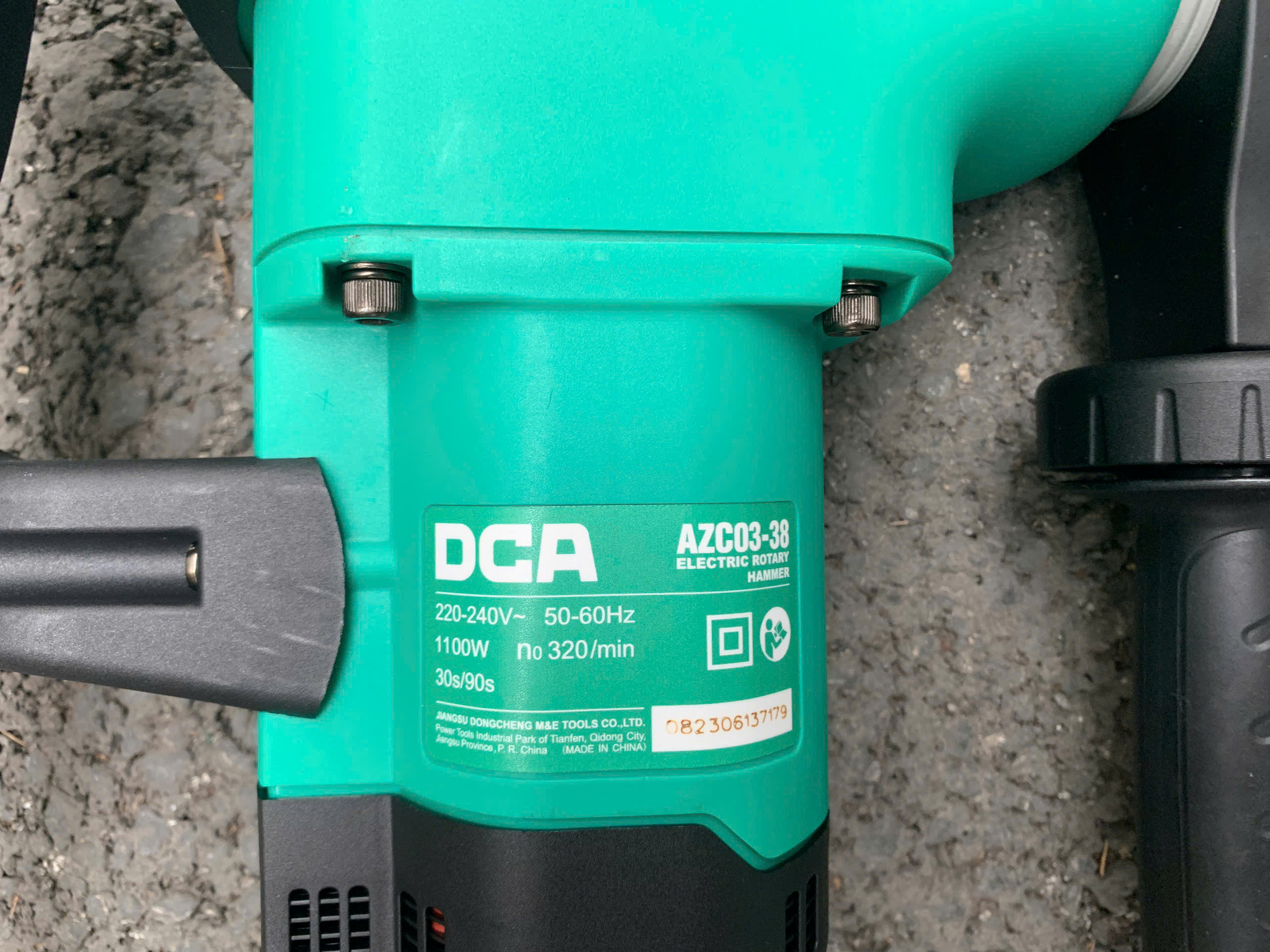Máy khoan đục DCA AZC03-38, lự đập 7.9J, CS 1100W ( GIÁ XẢ KHO )