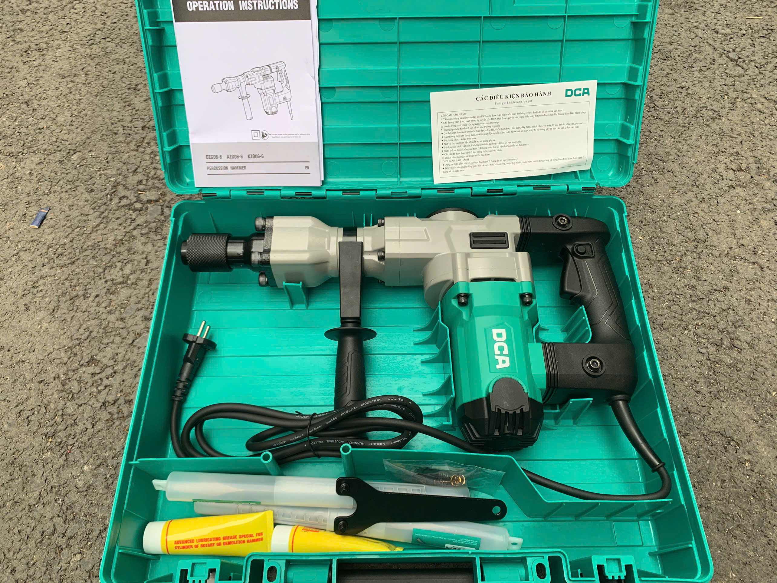 Máy đục bê tông DCA AZG06-6