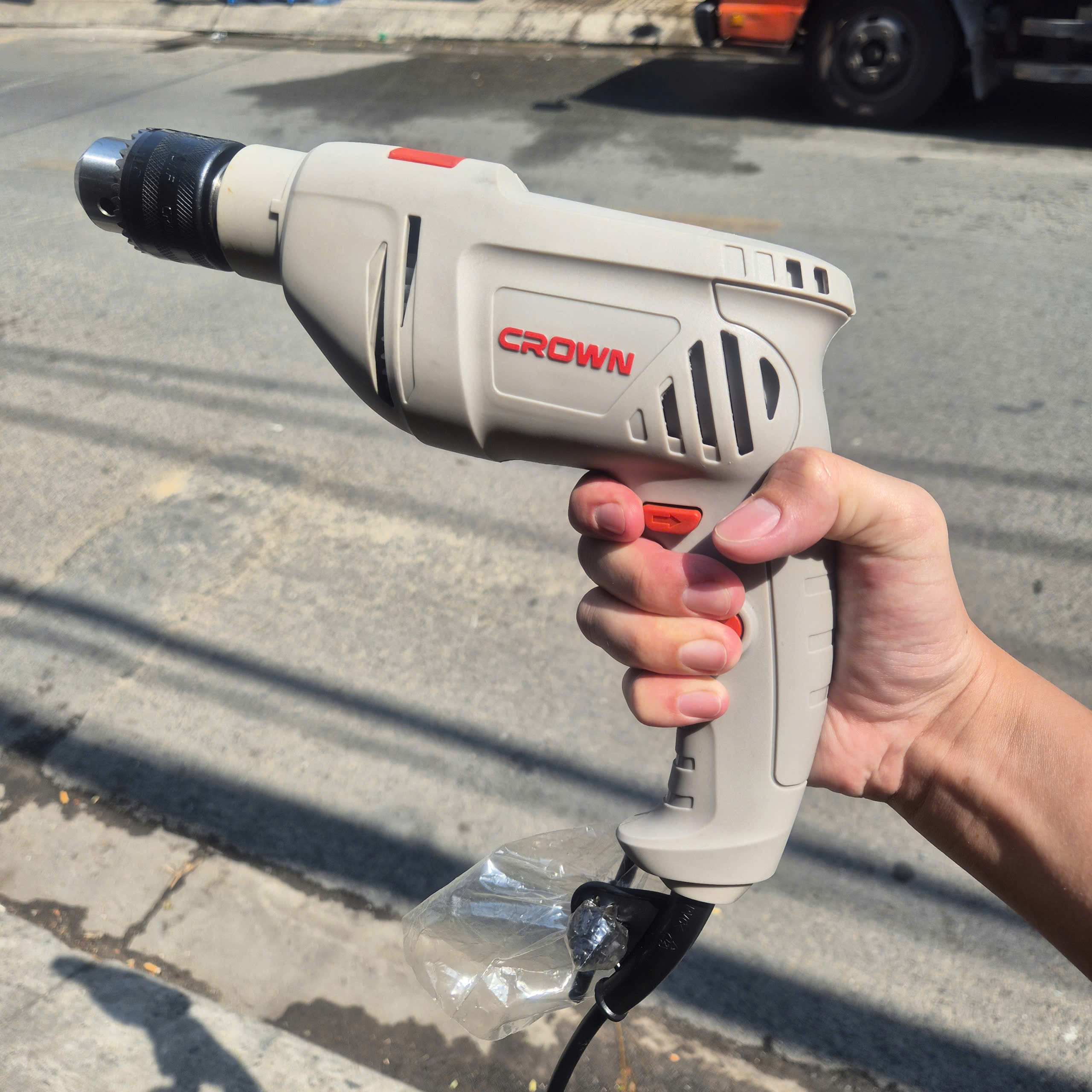 Máy khoan tường 600W Crown CT10065, 13mm