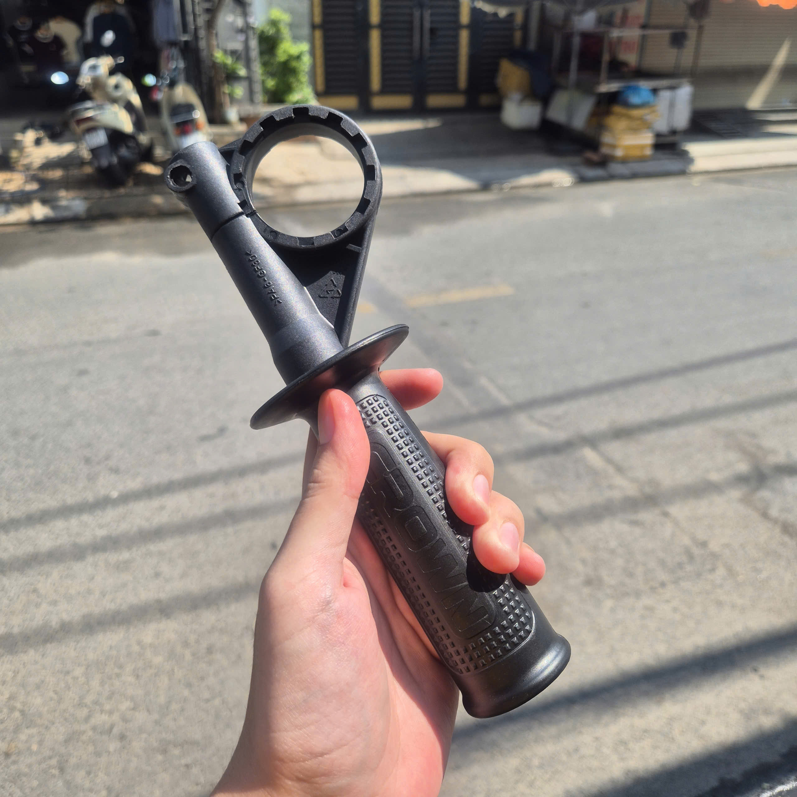 Máy khoan tường 600W Crown CT10065, 13mm