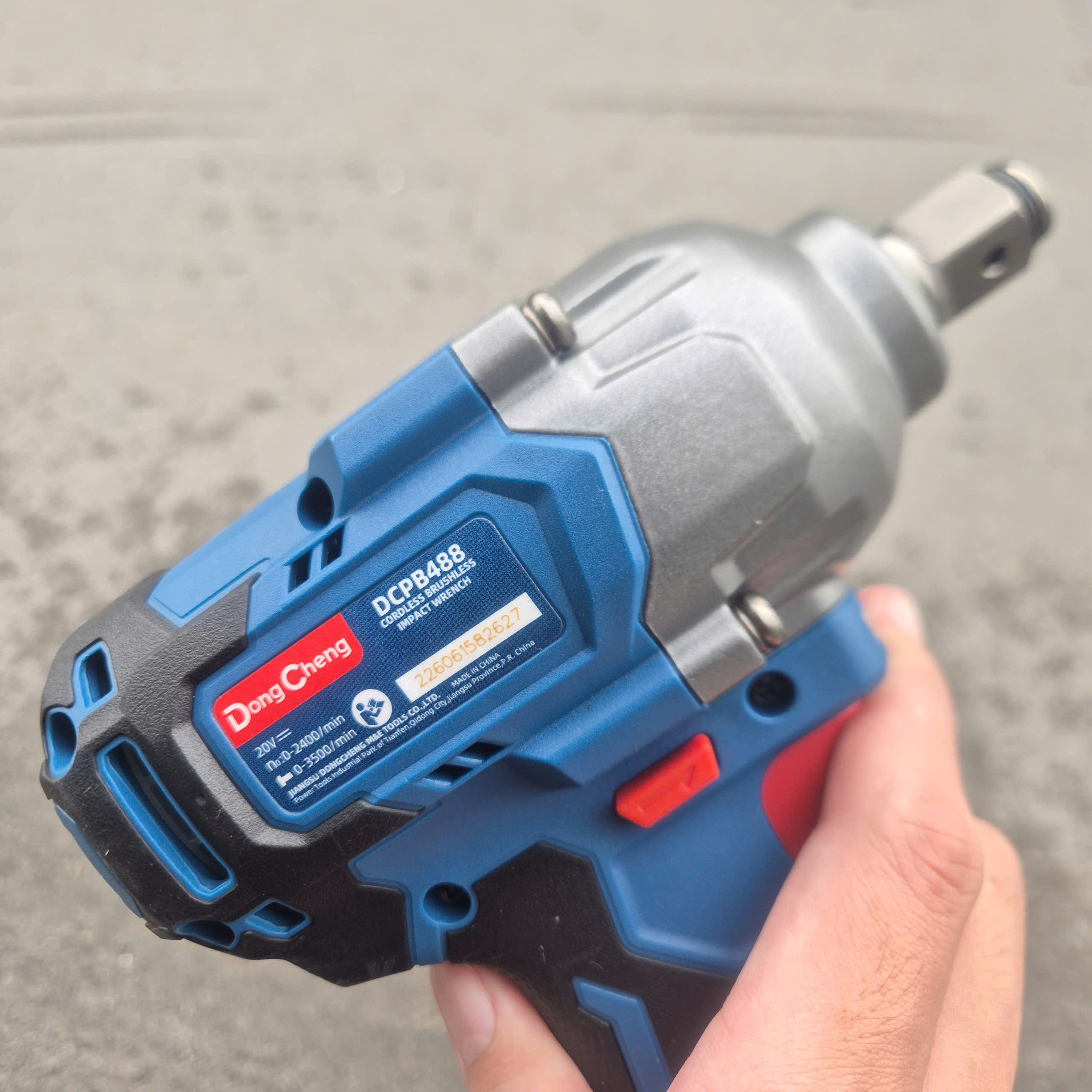 Máy vặn bu lông dùng pin 20V DONGCHENG DCPB488 DM (Lực siết 488Nm, đầu 1/2 inch)