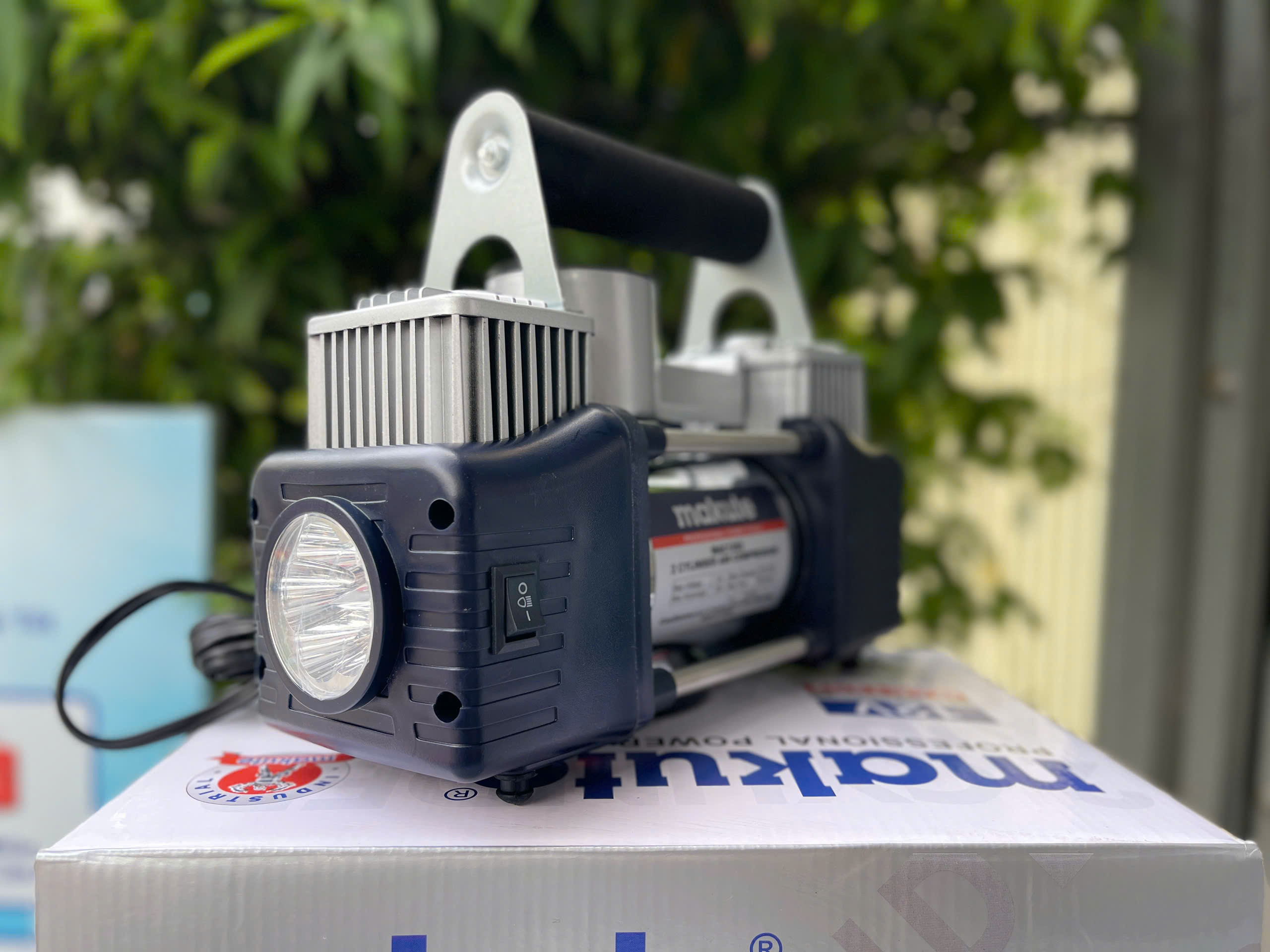 Bơm lốp xe hơi Makute, 2 xi lanh MAC1202