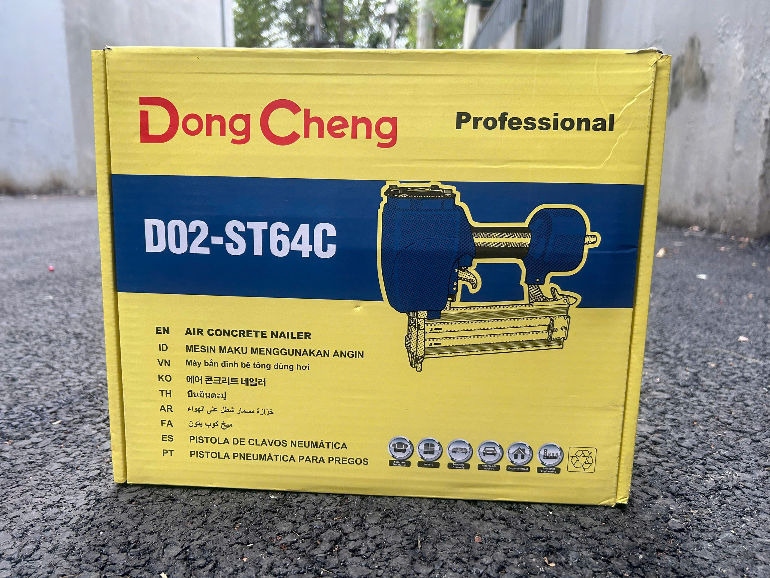 Súng bắn đinh bê tông dùng hơi Dongcheng D02-ST64C