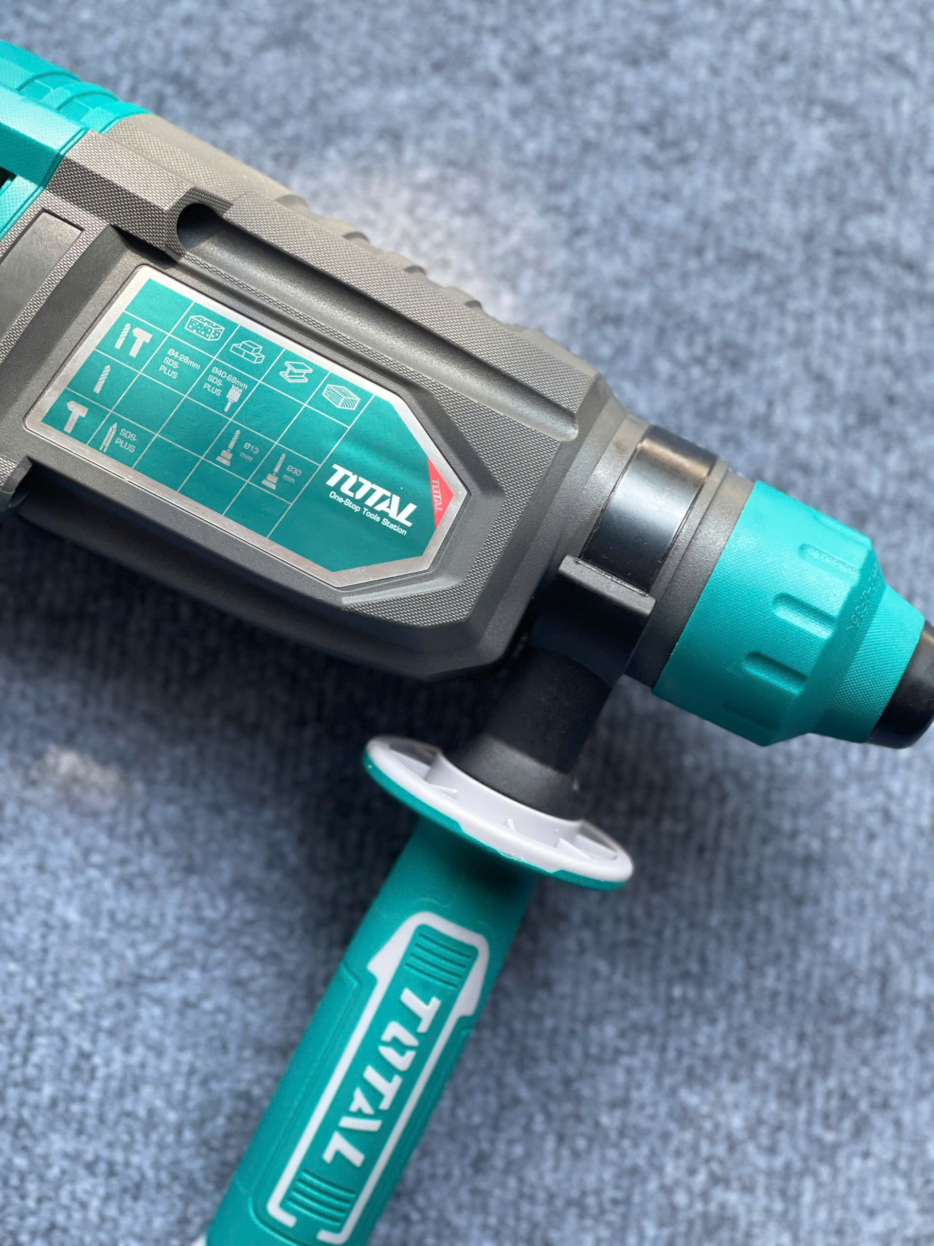 Máy khoan búa Total 950W mã TH309288