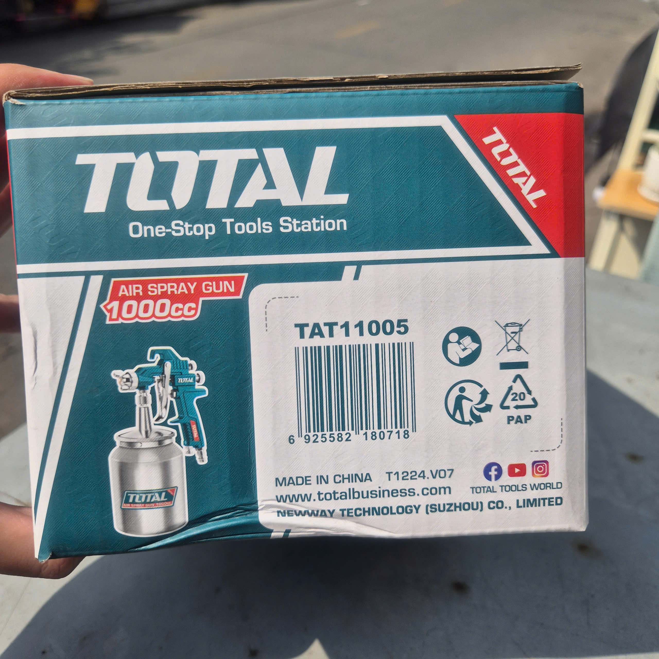 Súng phun sơn 1000CC TOTAL TAT11005