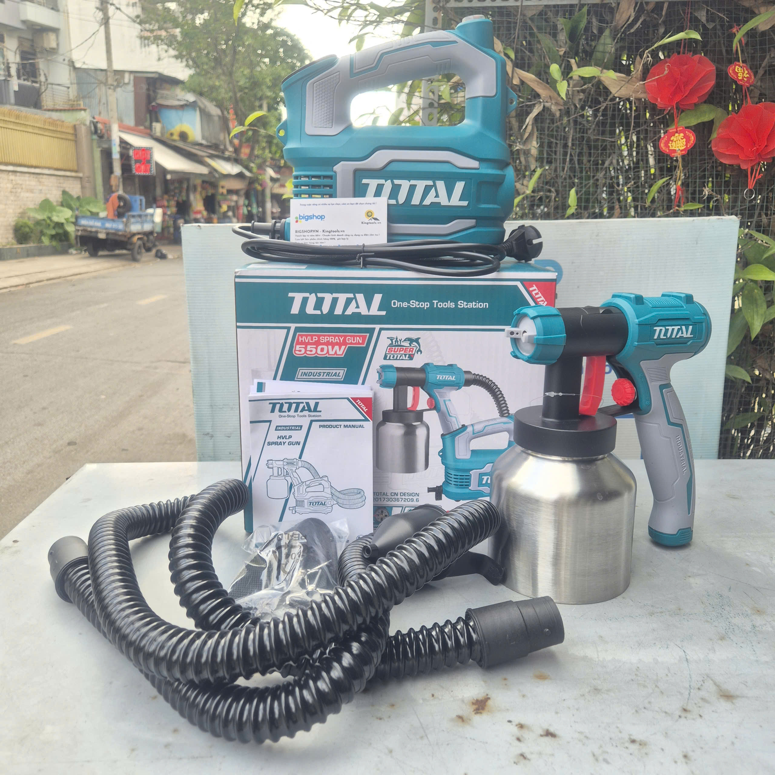 Máy phun sơn điện Total  TT5006-2 550W, bình nhôm 800ml