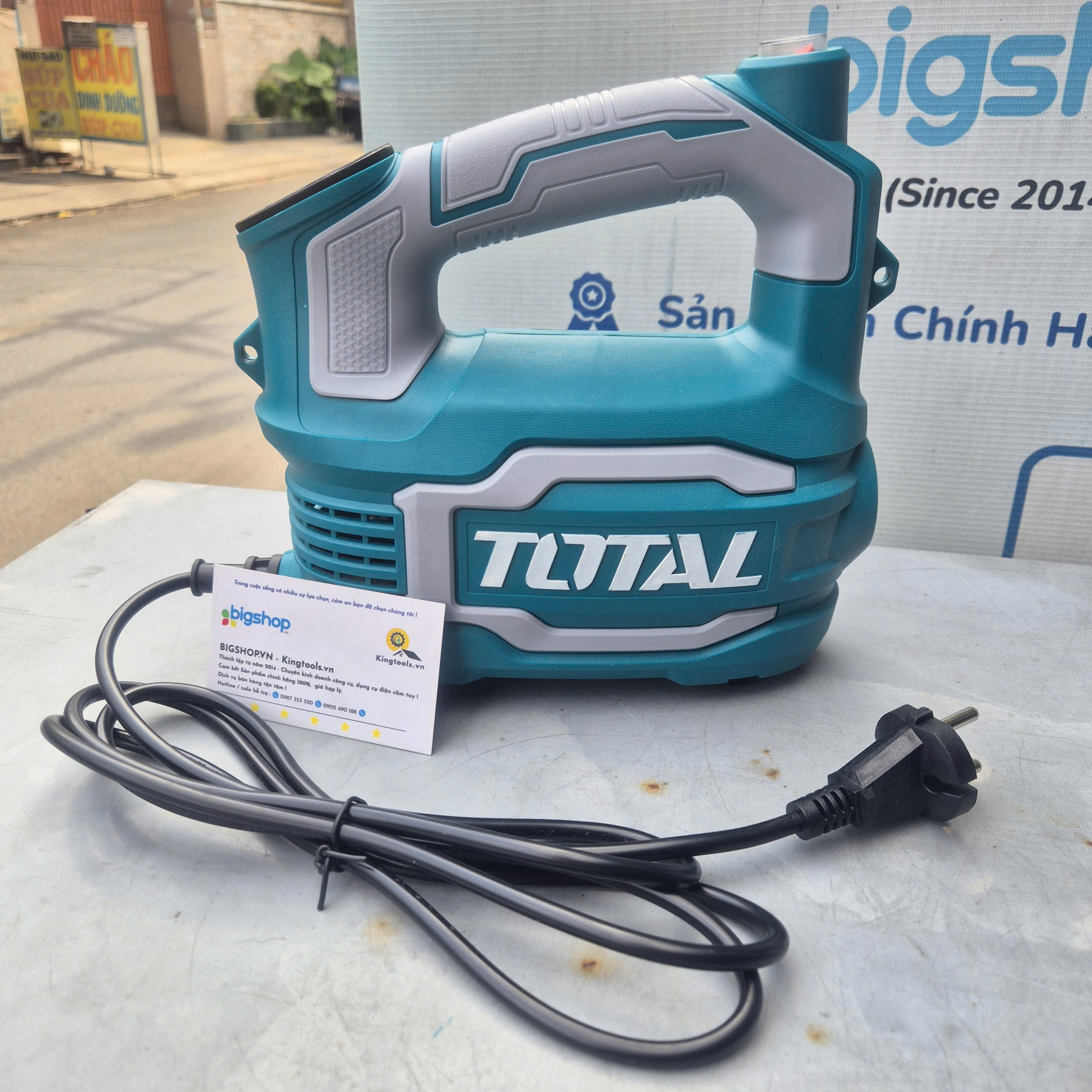 Máy phun sơn điện Total  TT5006-2 550W, bình nhôm 800ml