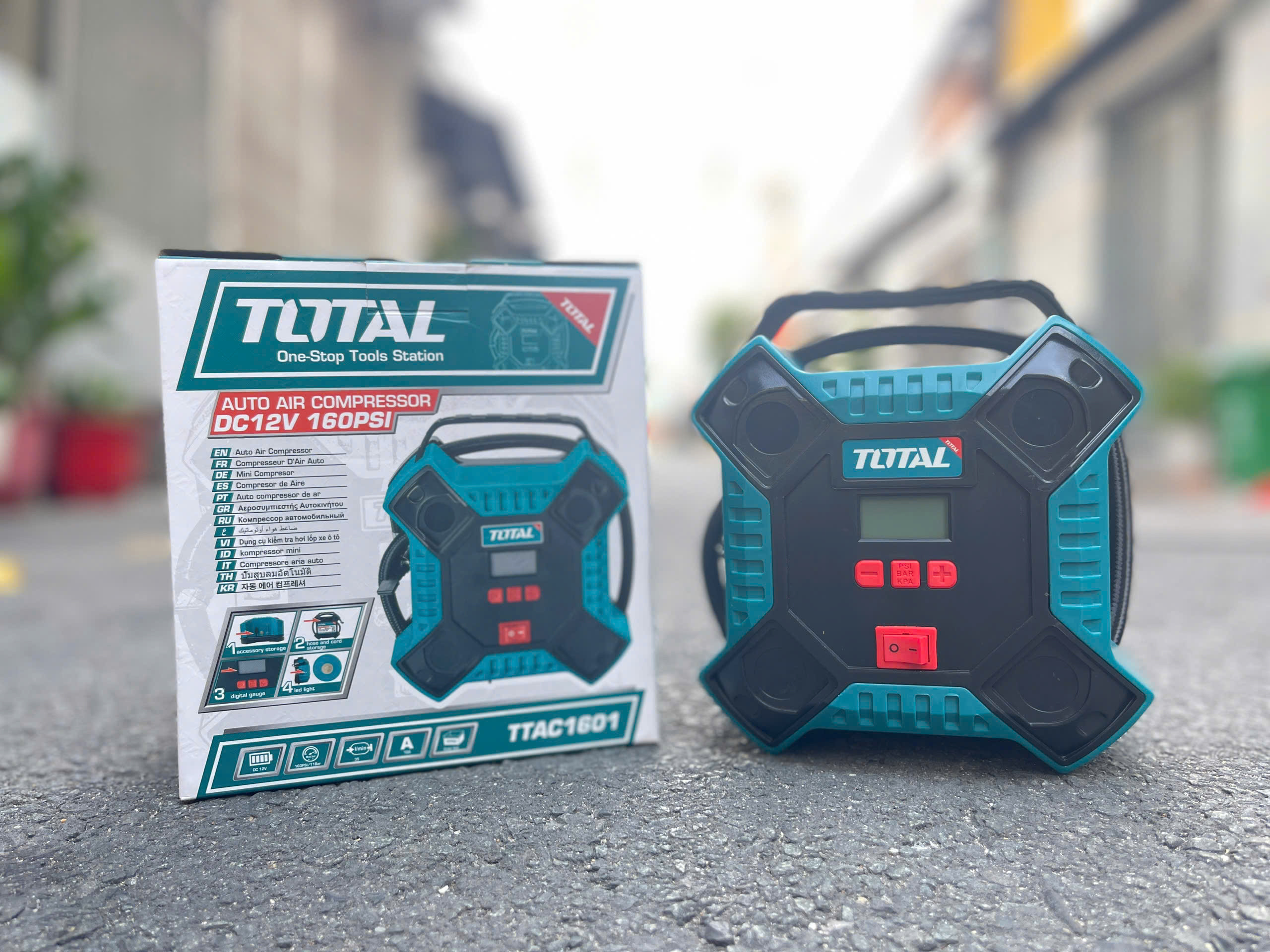 Máy bơm hơi ô tô Total TTAC1601, dùng nguồn 12V 