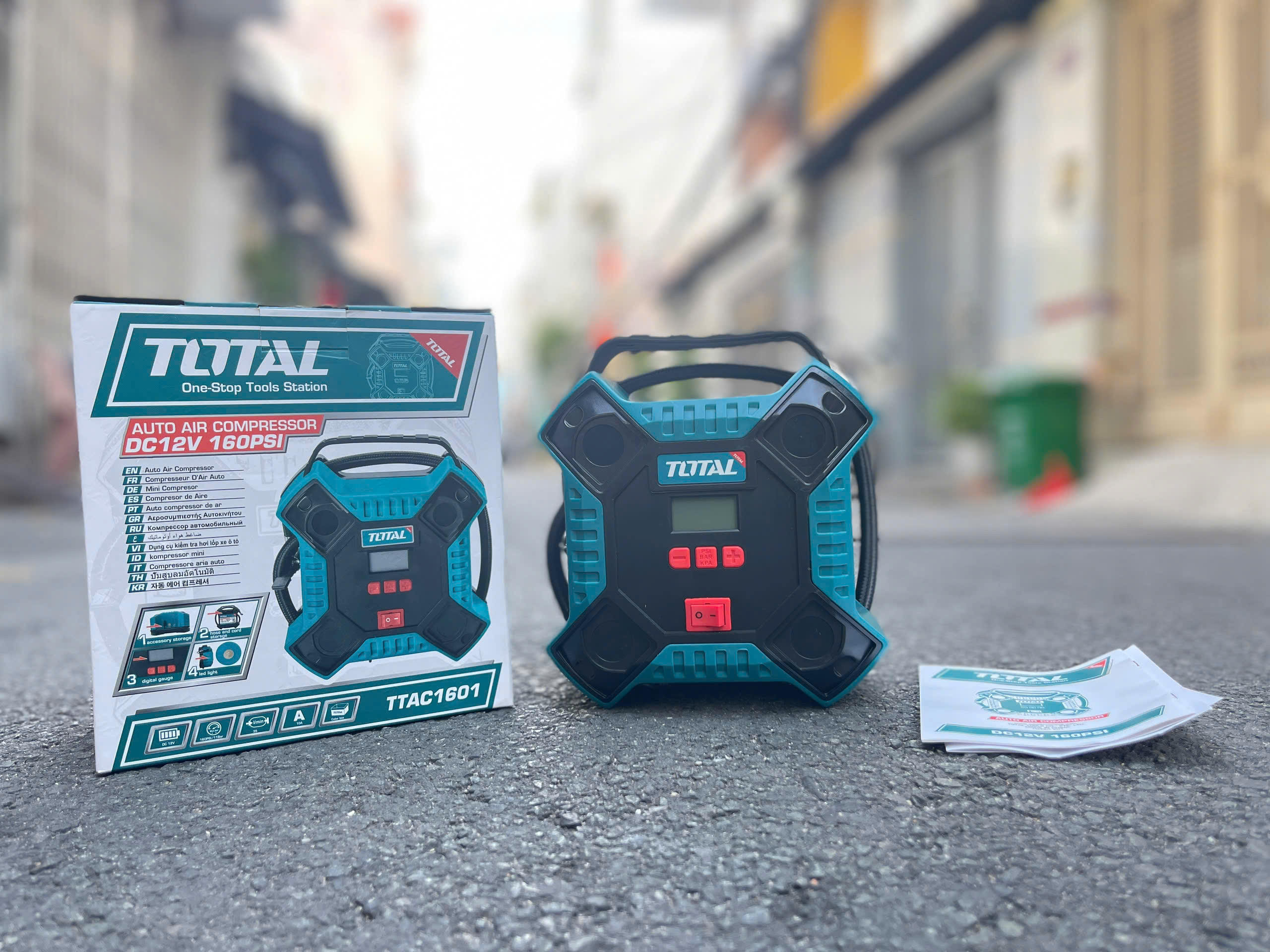 Máy bơm hơi ô tô Total TTAC1601, dùng nguồn 12V 