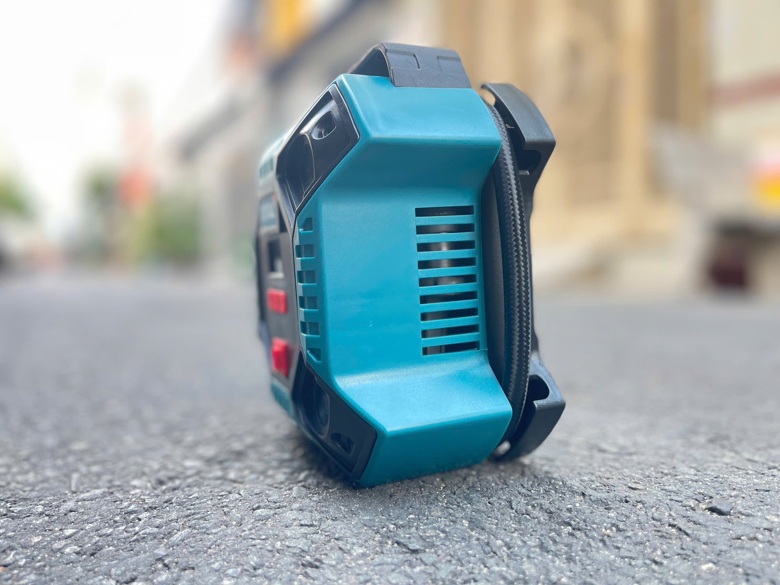 Máy bơm hơi ô tô Total TTAC1601, dùng nguồn 12V 