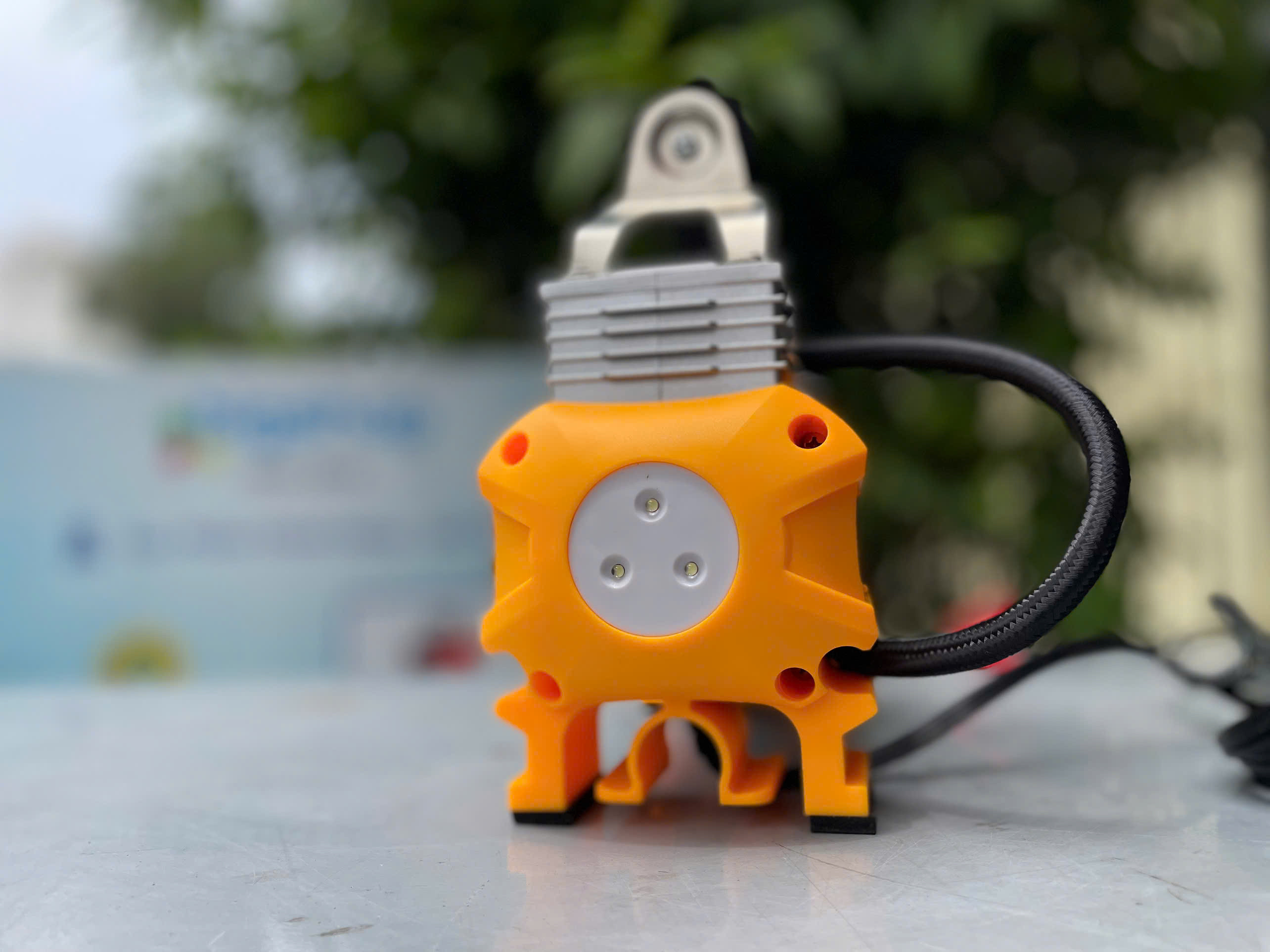 Máy bơm lốp xe ô tô, bánh, dùng bình 12V INGCO AAC2508
