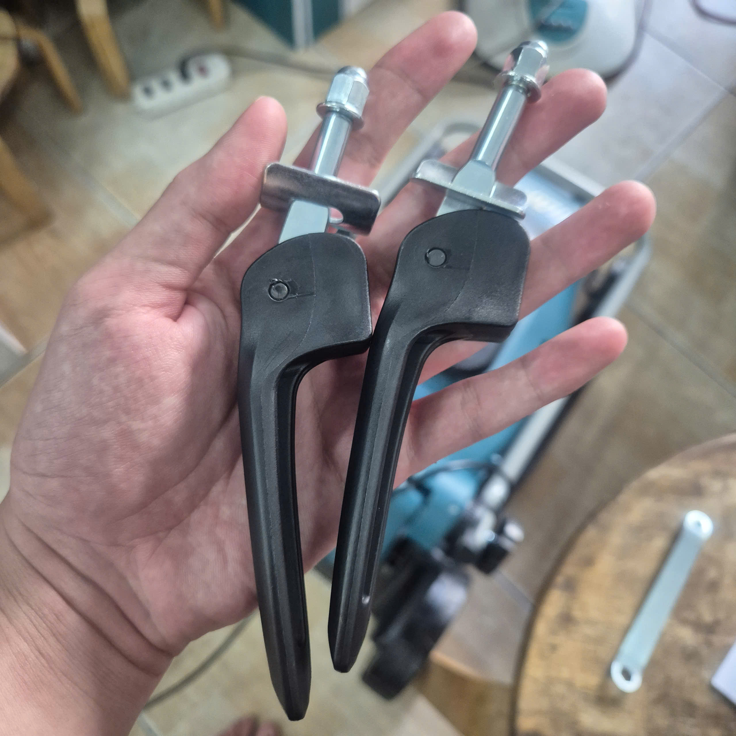 Máy cắt cỏ đẩy MAKITA ELM4120 (dùng điện)