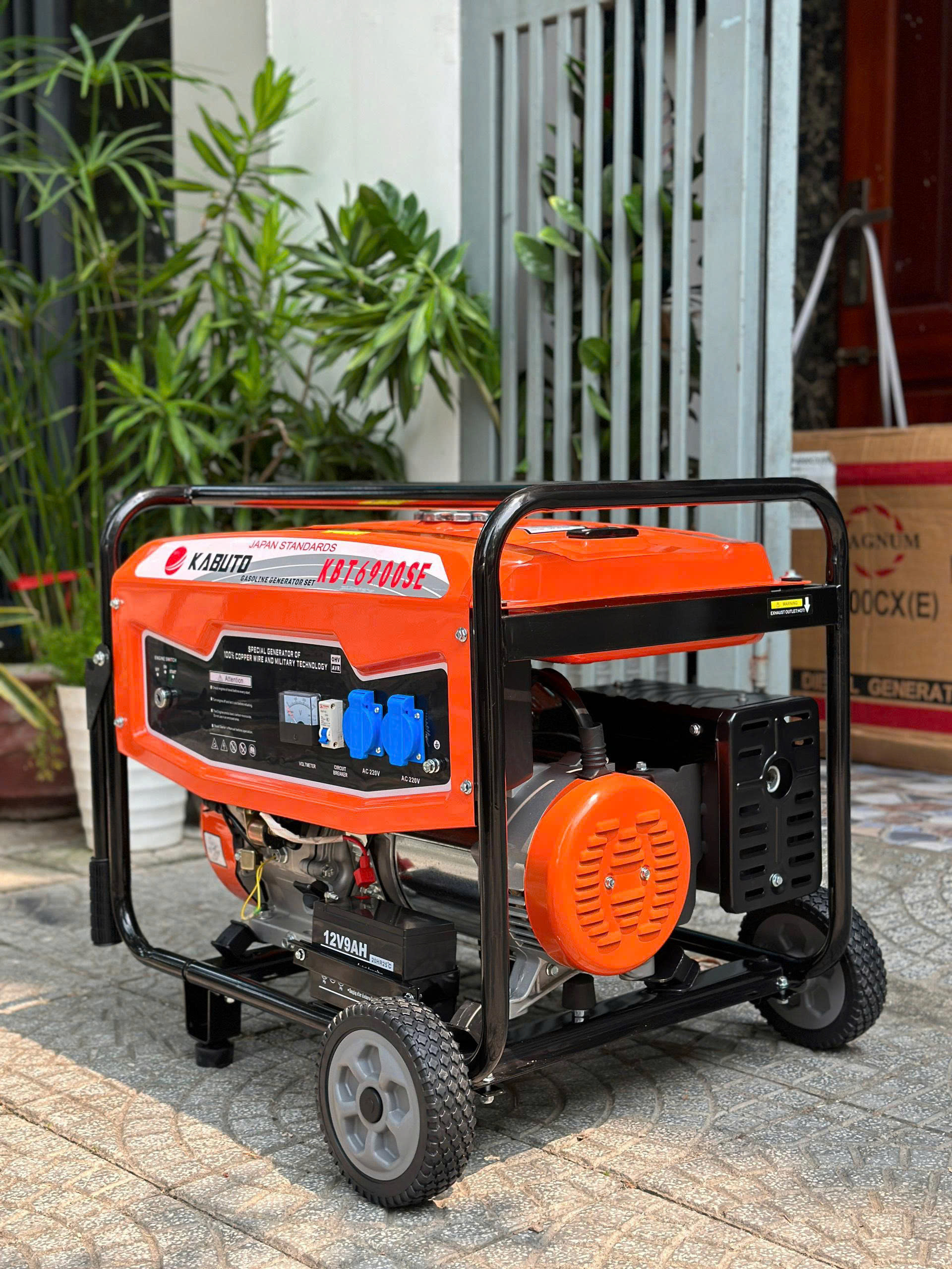 Máy phát điện KABUTO KBT6900SE (Đề, bánh xe, tay cầm)