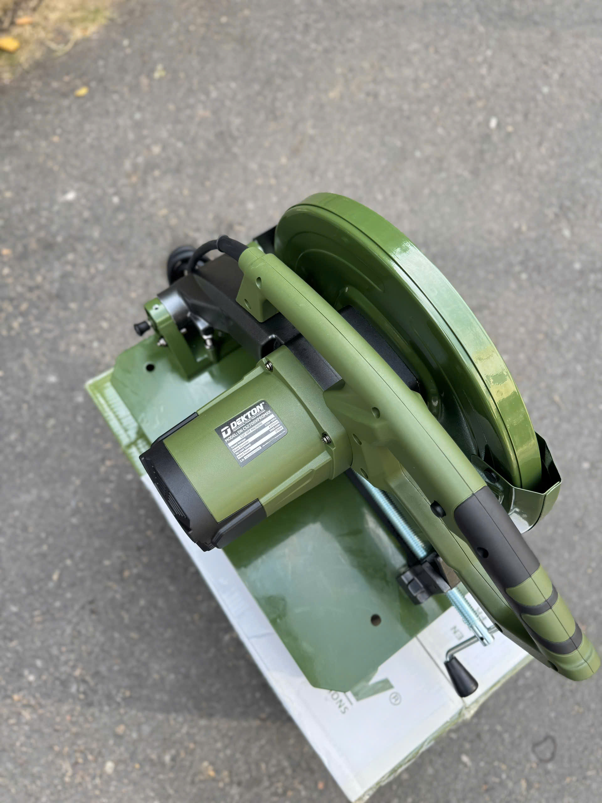 Máy Cắt Sắt DEKTON 2700W DK-CS2700XPROMAX – Bền Bỉ, Cắt Chuẩn Xác