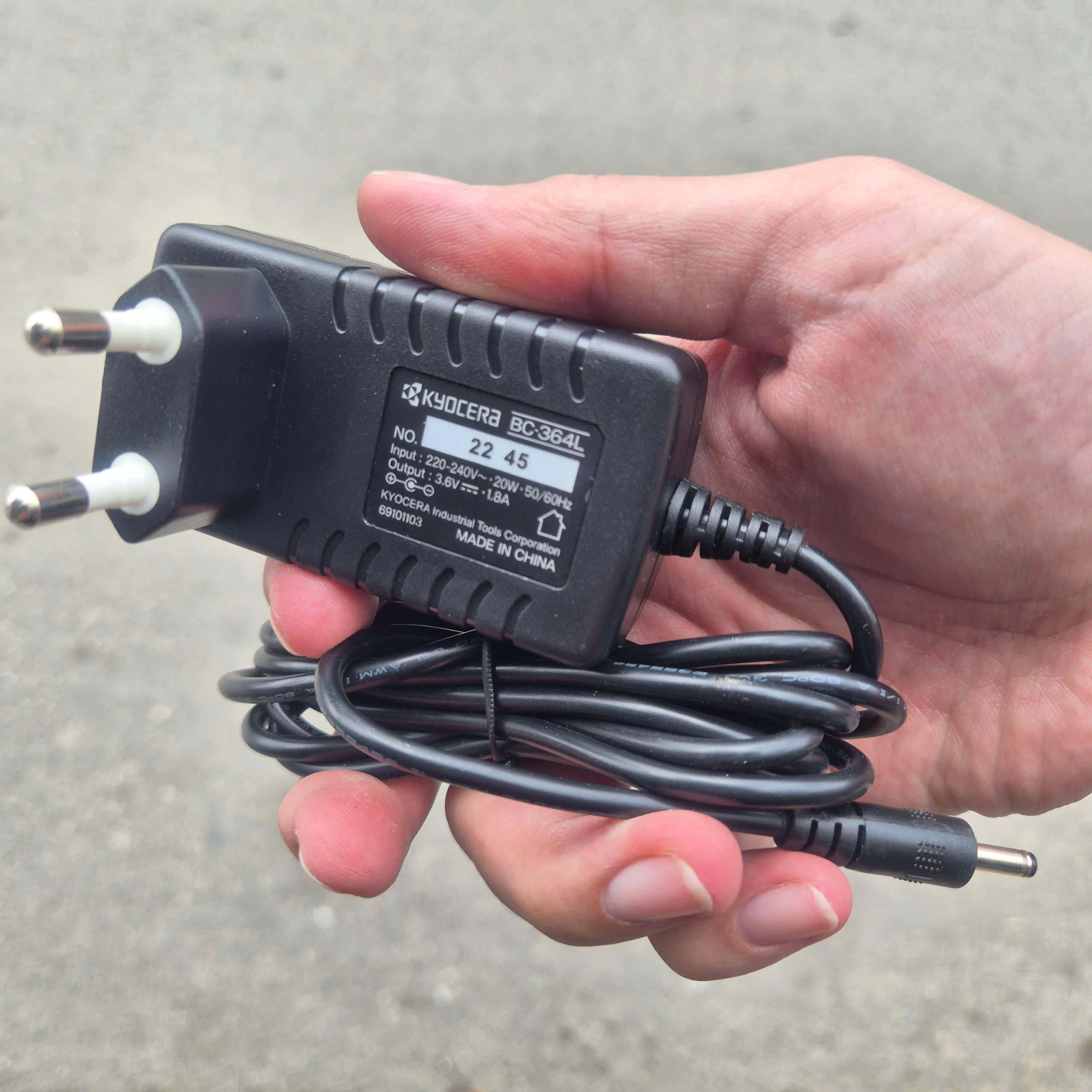 Máy cắt cành dùng pin KYOCERA BSH-120 chính hãng