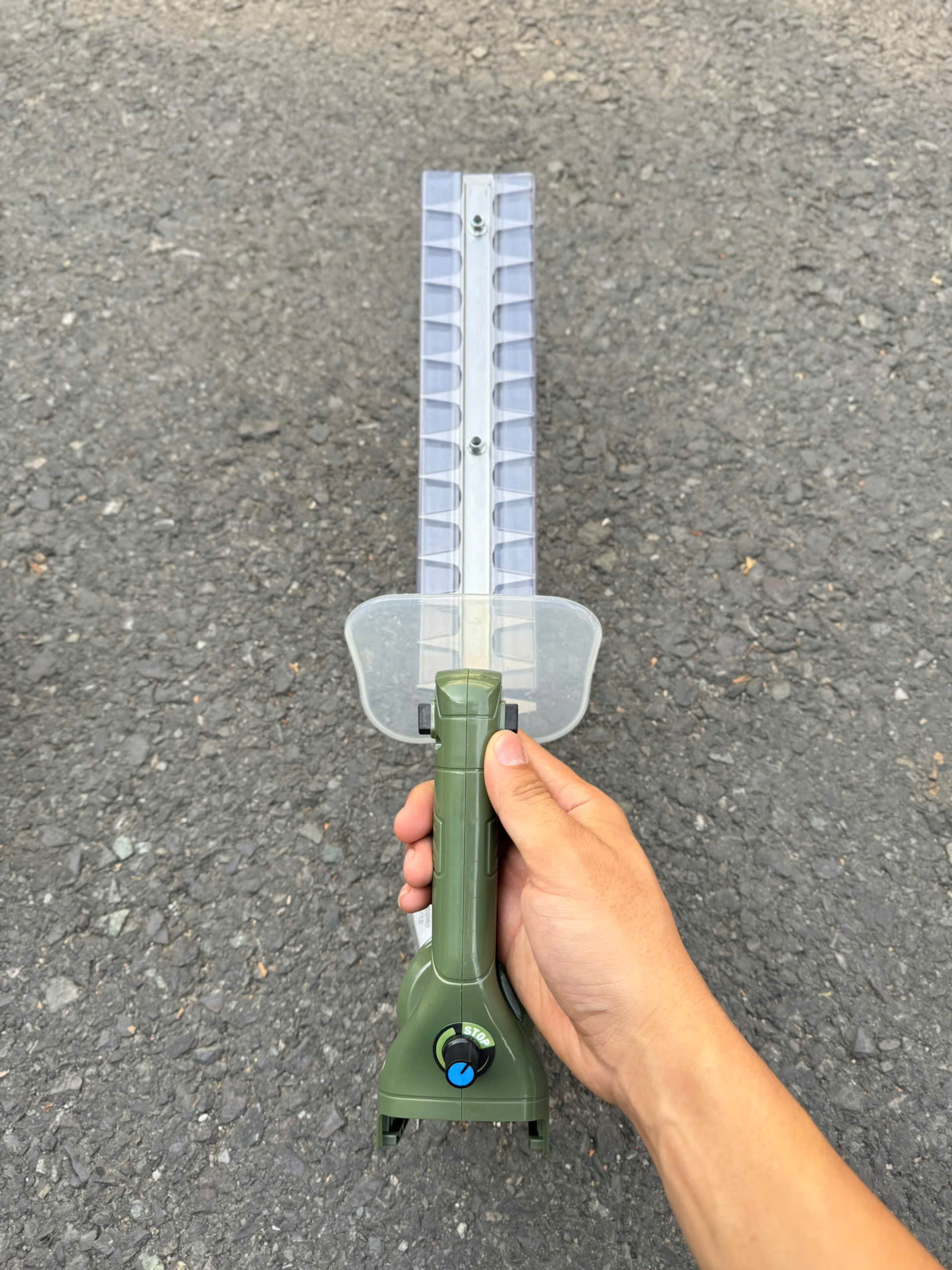 Máy cắt hàng rào pin 21V Dekton M21-CHR330XPRO