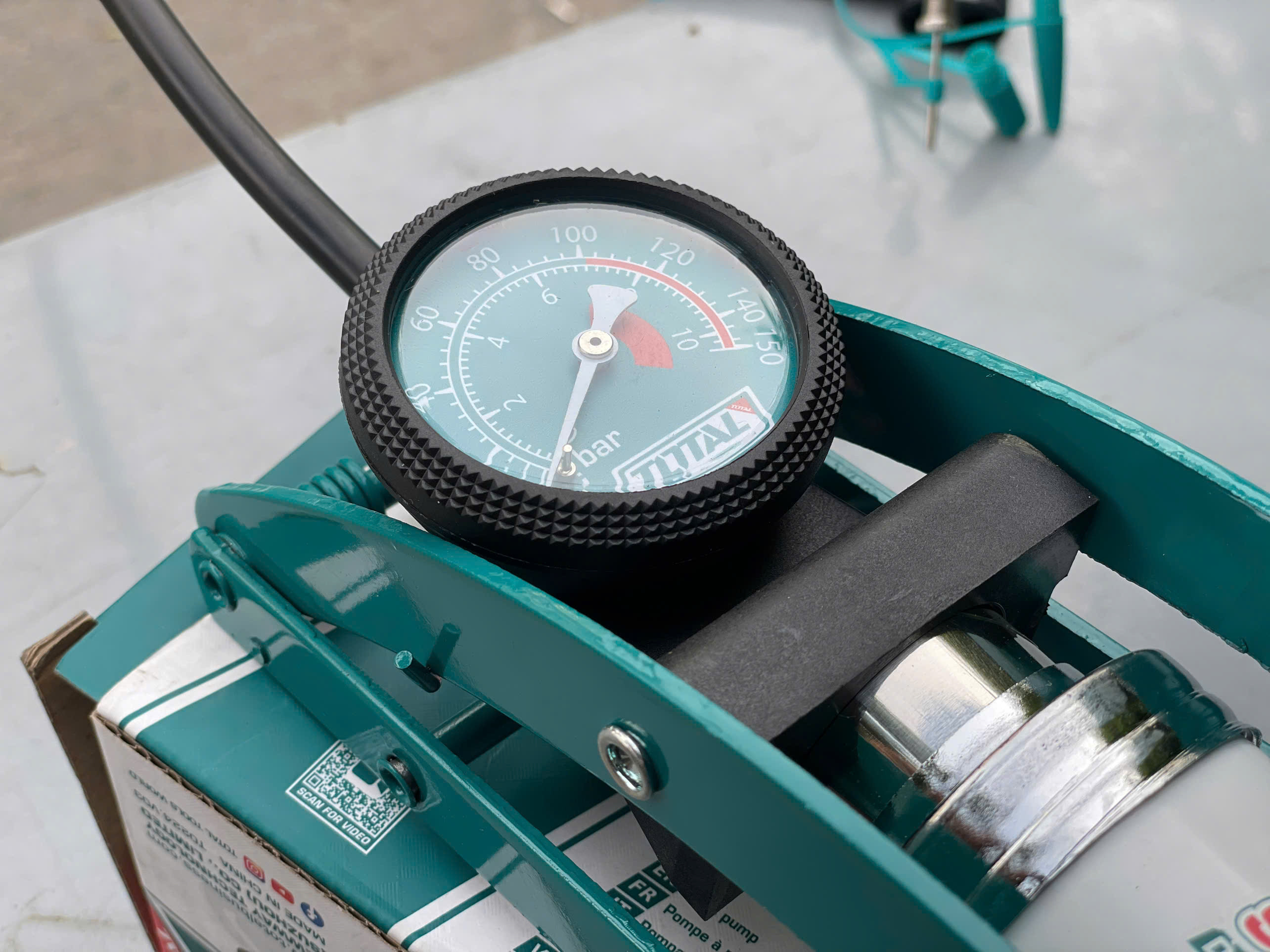 Bơm hơi đạp chân Total TMPP5511, 120 PSI