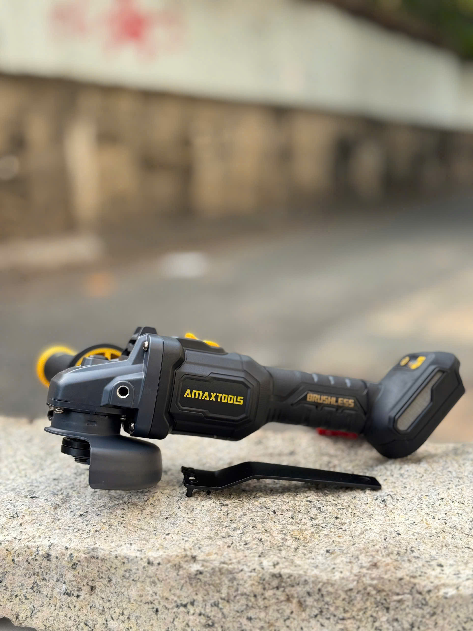 Máy mài góc pin 21V AMAXTOOLS AM100SM, động cơ không chổi than
