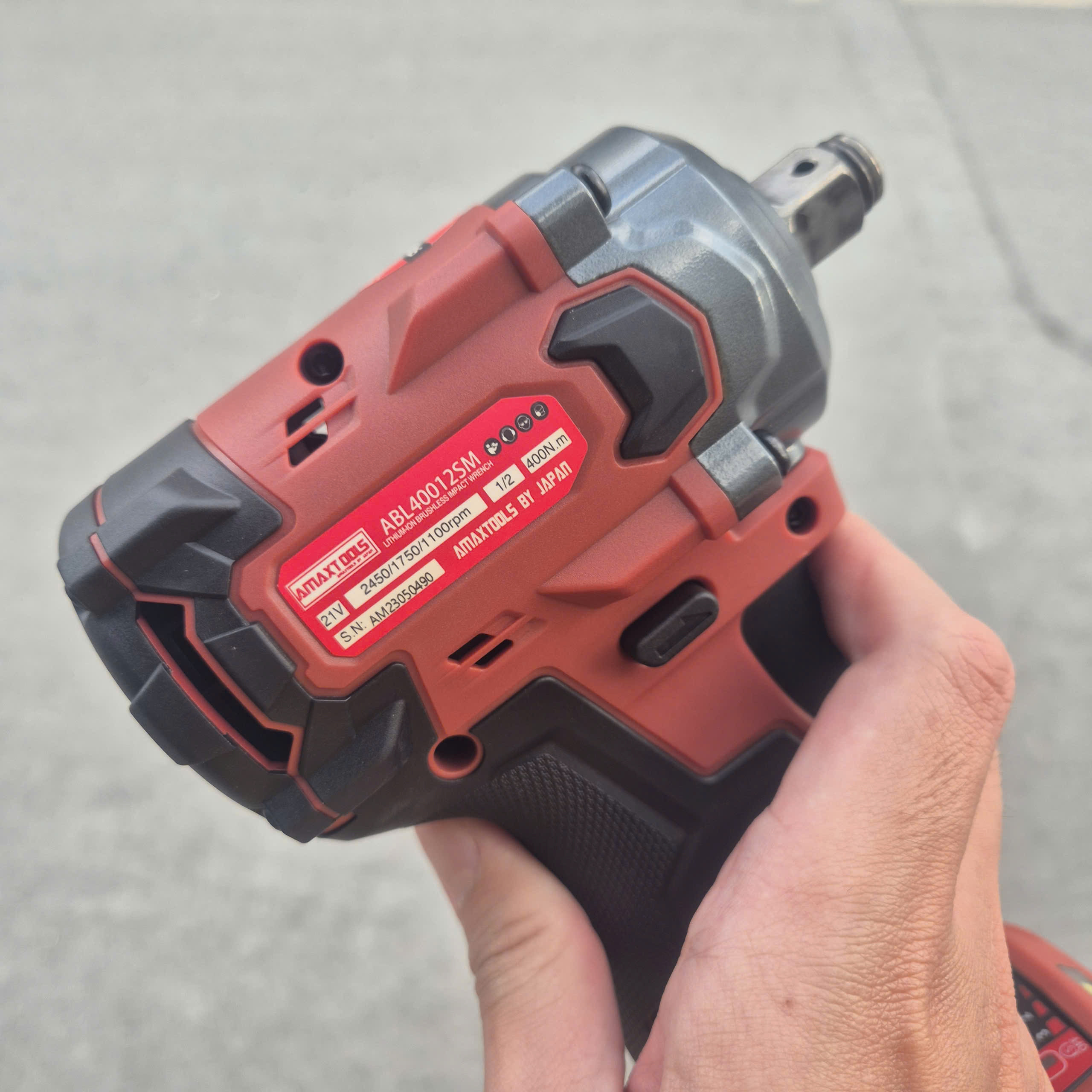 Máy vặn bu lông dùng pin 21V AMAXTOOLS ABL40012SM (Lực siết 400Nm)
