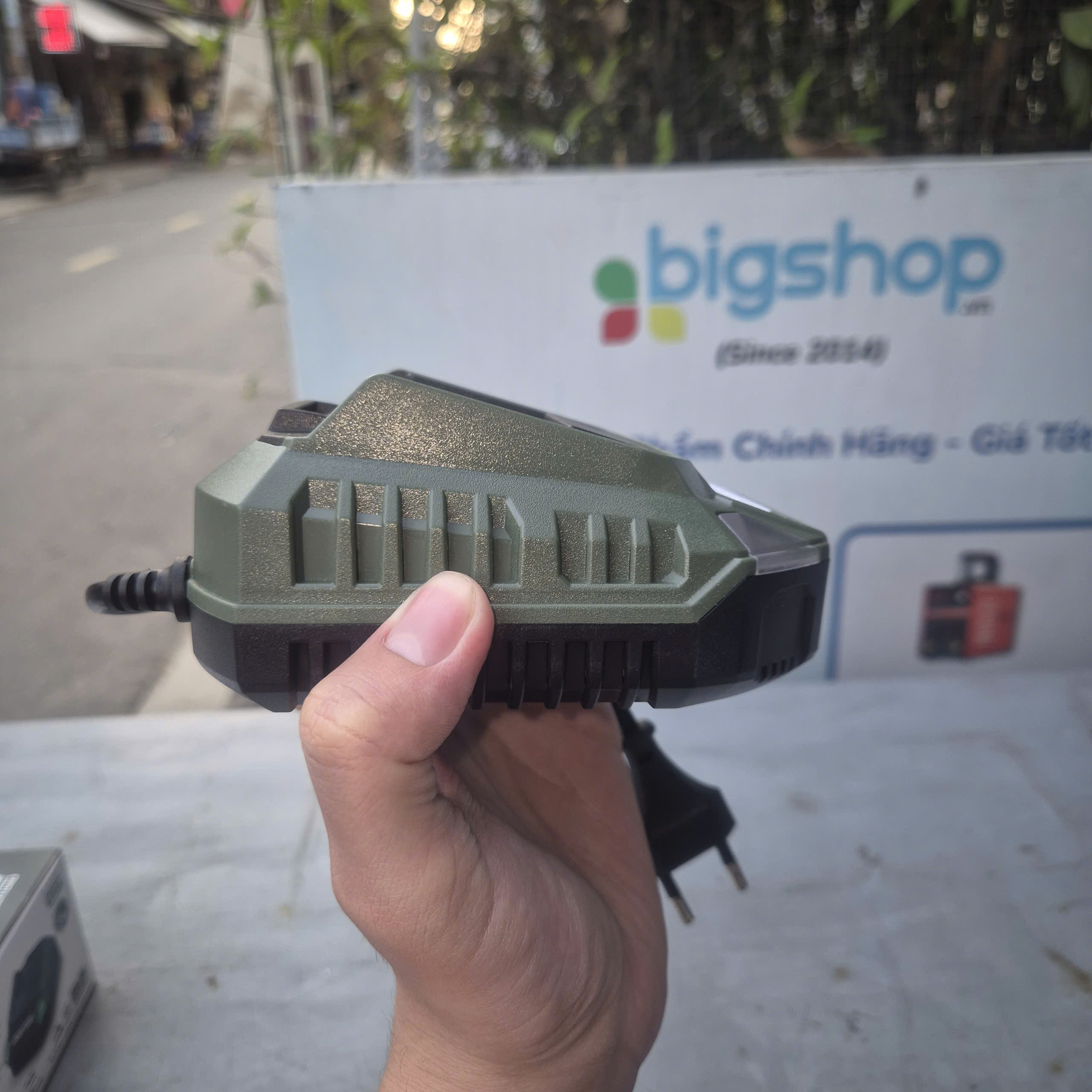 Sạc pin Dekton M21-S20XPRO 21V, 2.0Ah