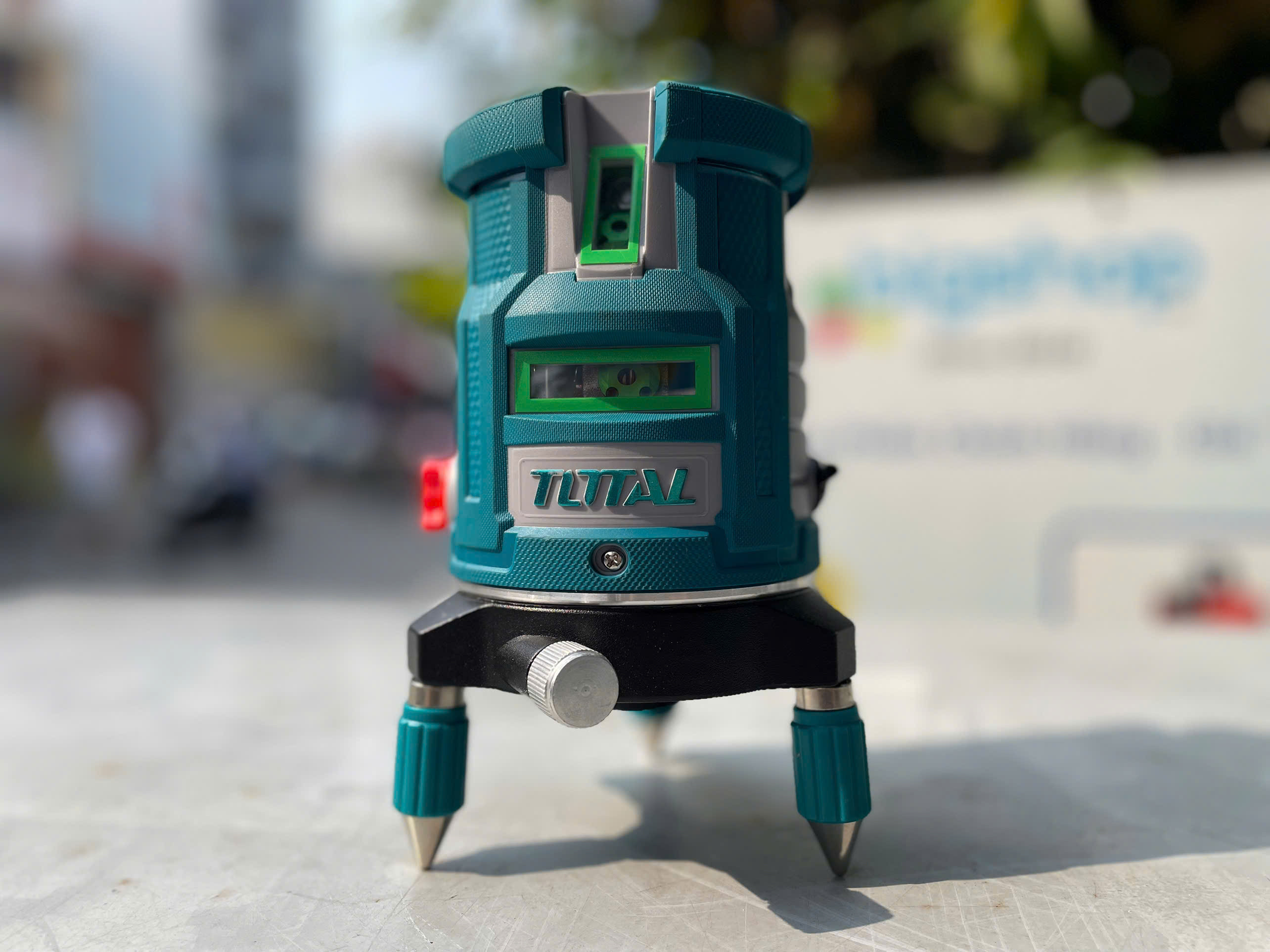 Máy đo mức cân bằng 5 tia xanh laser Total  TLL305205