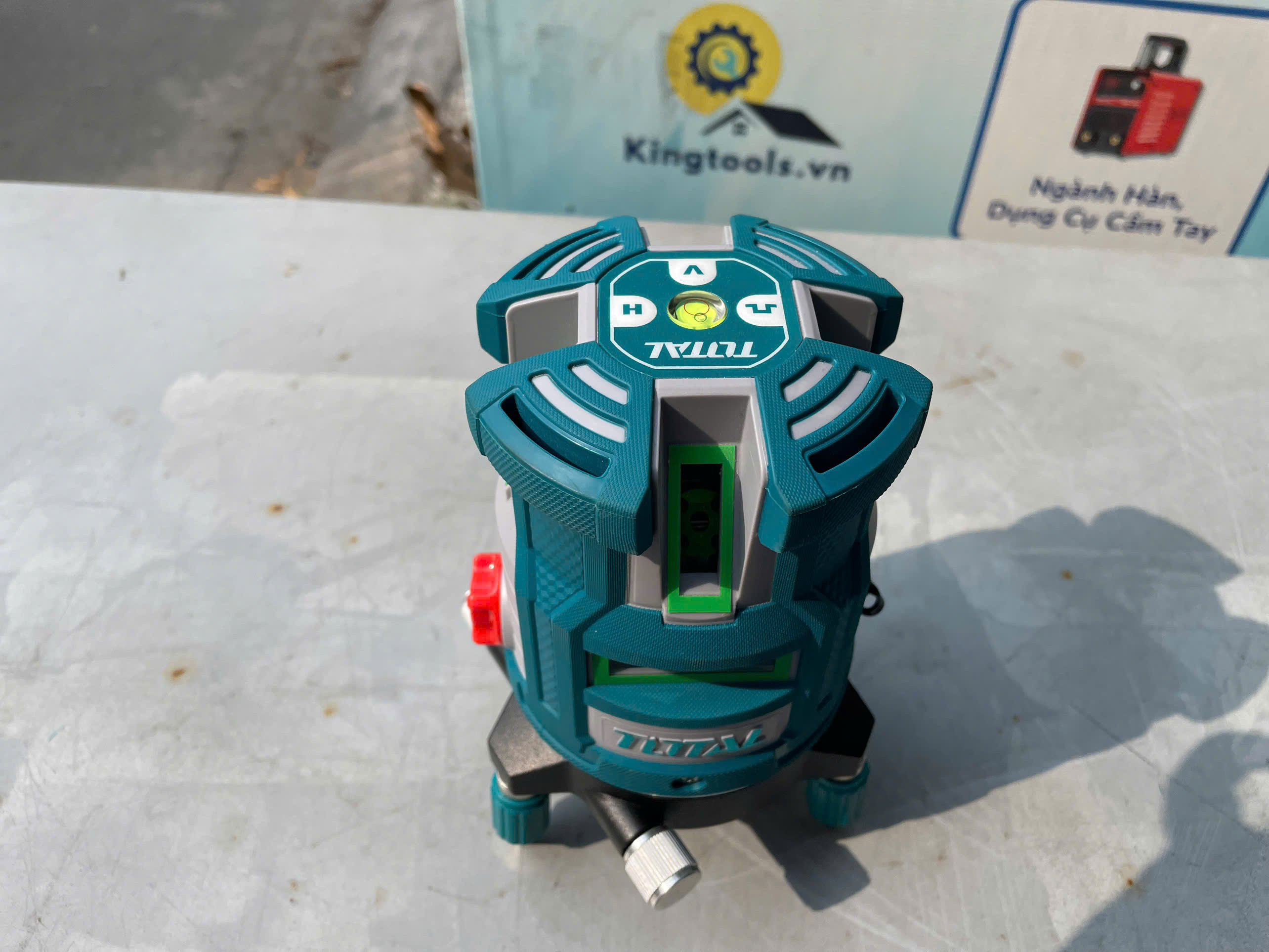 Máy đo mức cân bằng 5 tia xanh laser Total  TLL305205