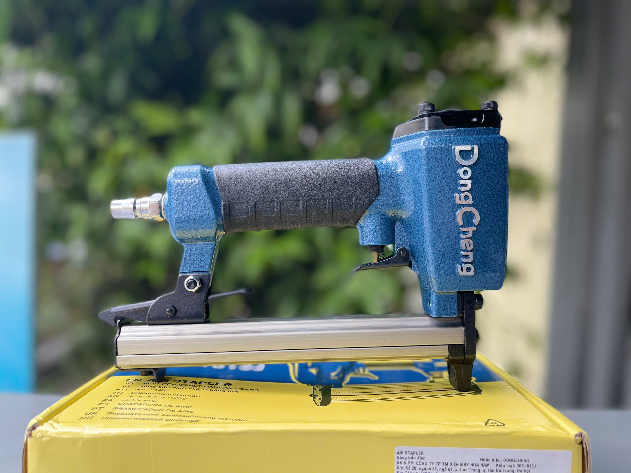 Máy bắn đinh U dùng hơi DongCheng D03- 1013J 