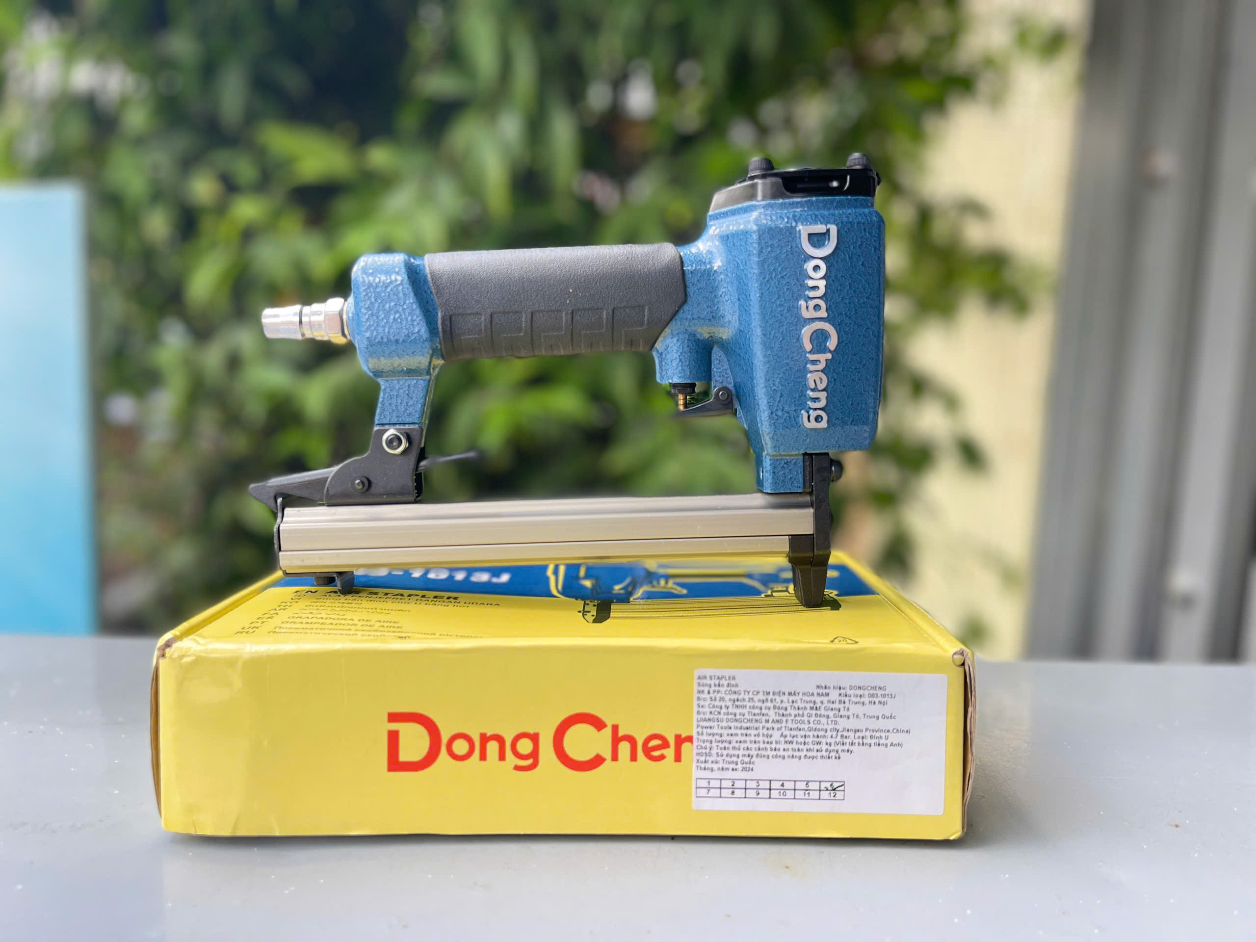 Máy bắn đinh U dùng hơi DongCheng D03- 1013J 