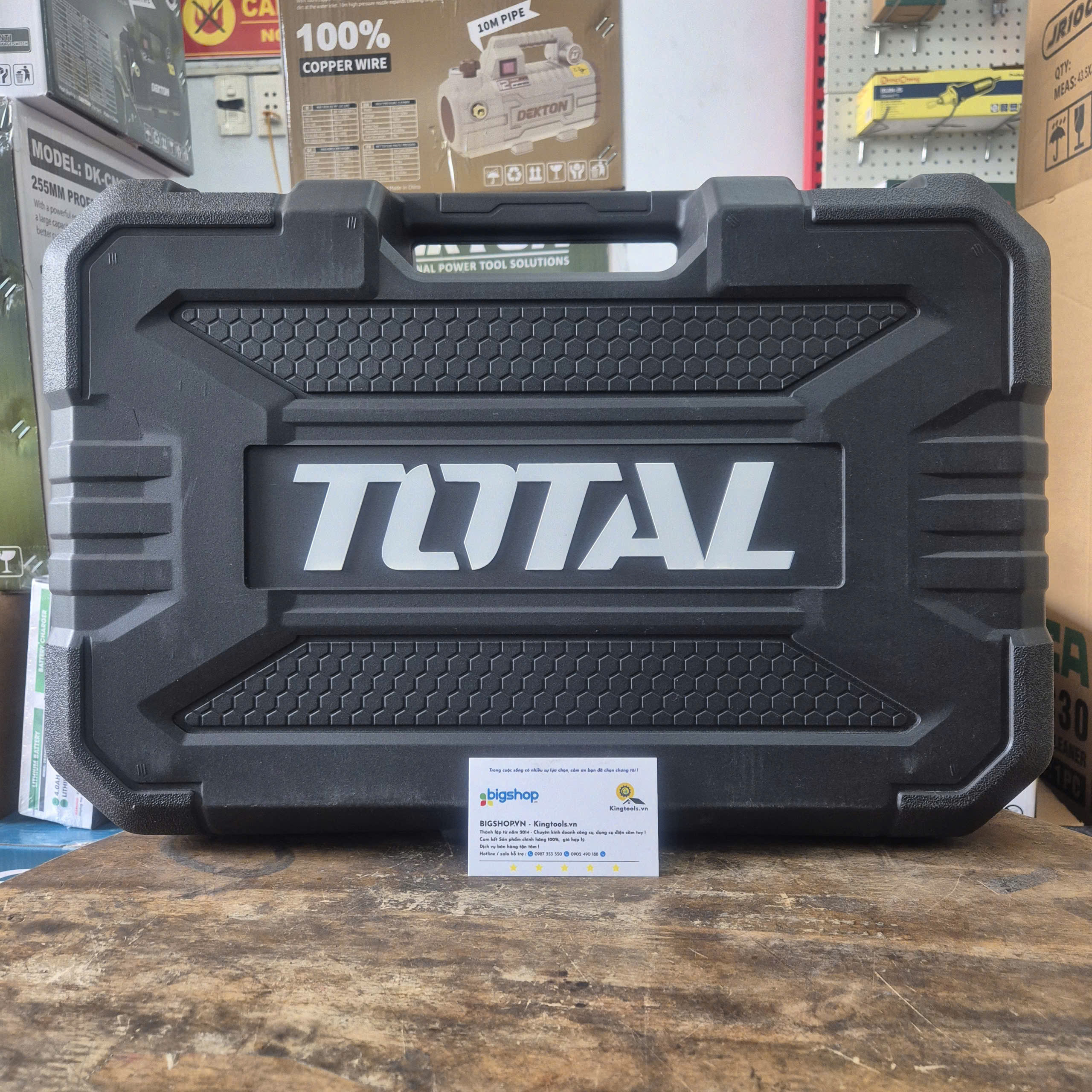 Máy đục bê tông Total TH2130016 17mm 1300W