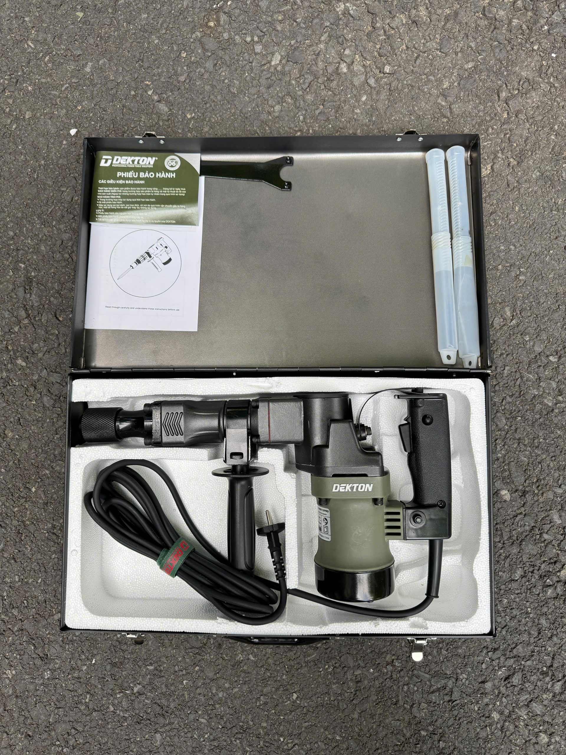 Máy đục bê tông Dekton DK-DH0810XPRO, CS 1250W, mũi 17mm