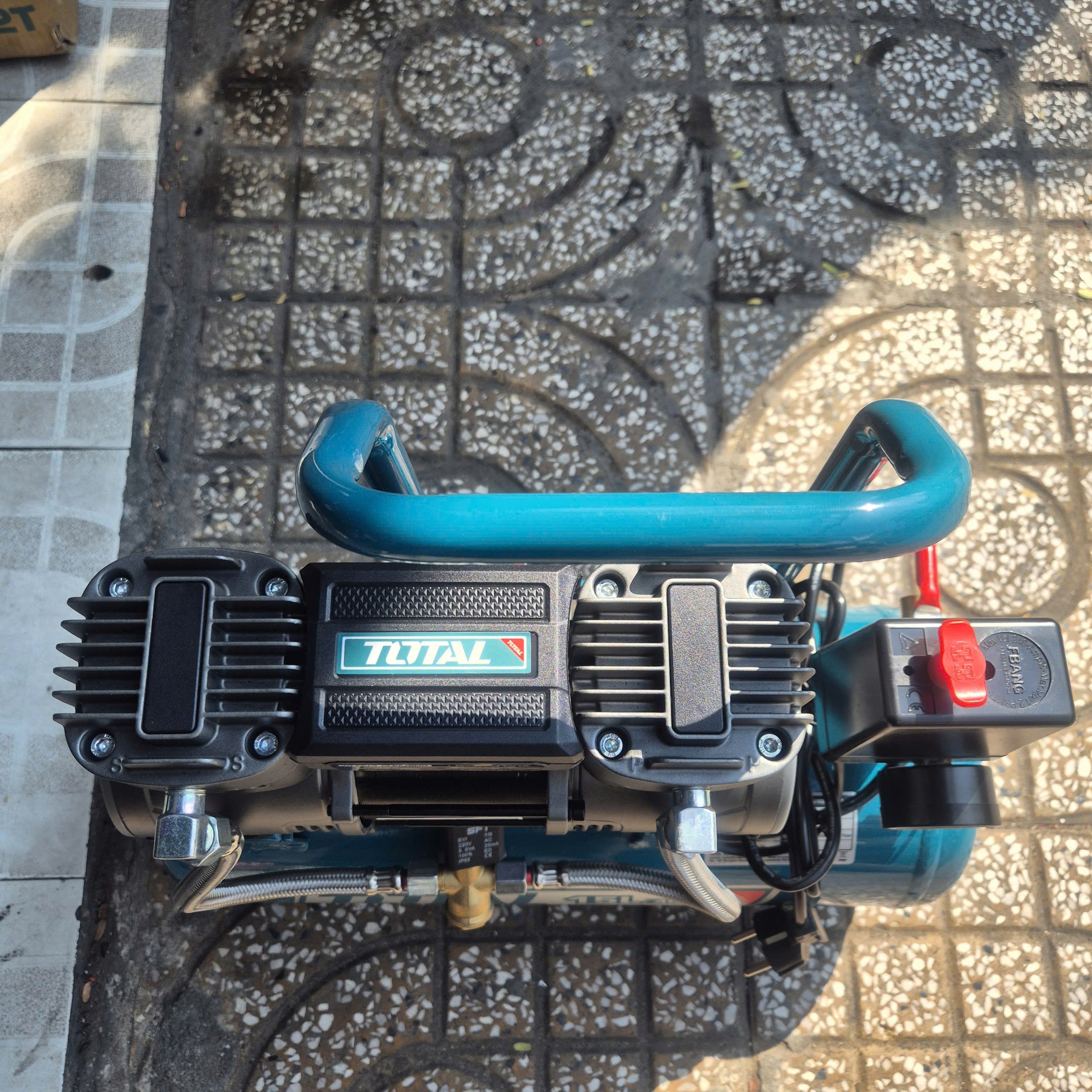 Máy nén khí không dầu Total TCS1110152T, 15L