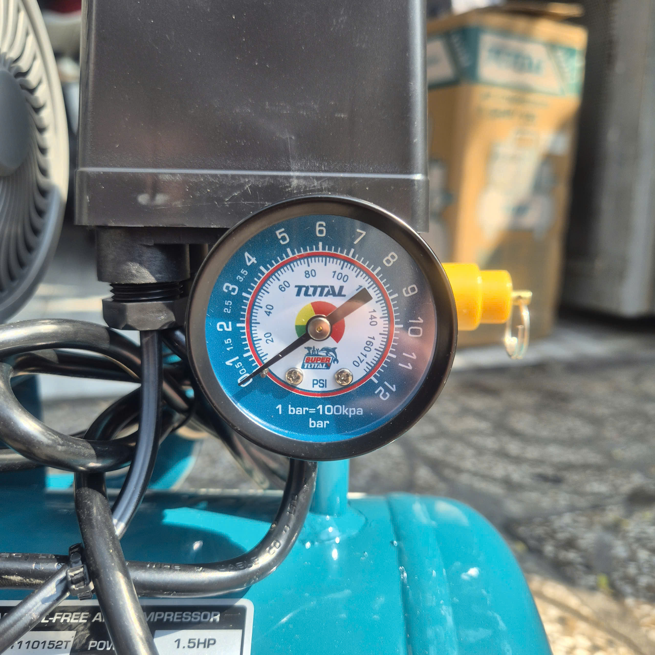 Máy nén khí không dầu Total TCS1110152T, 15L