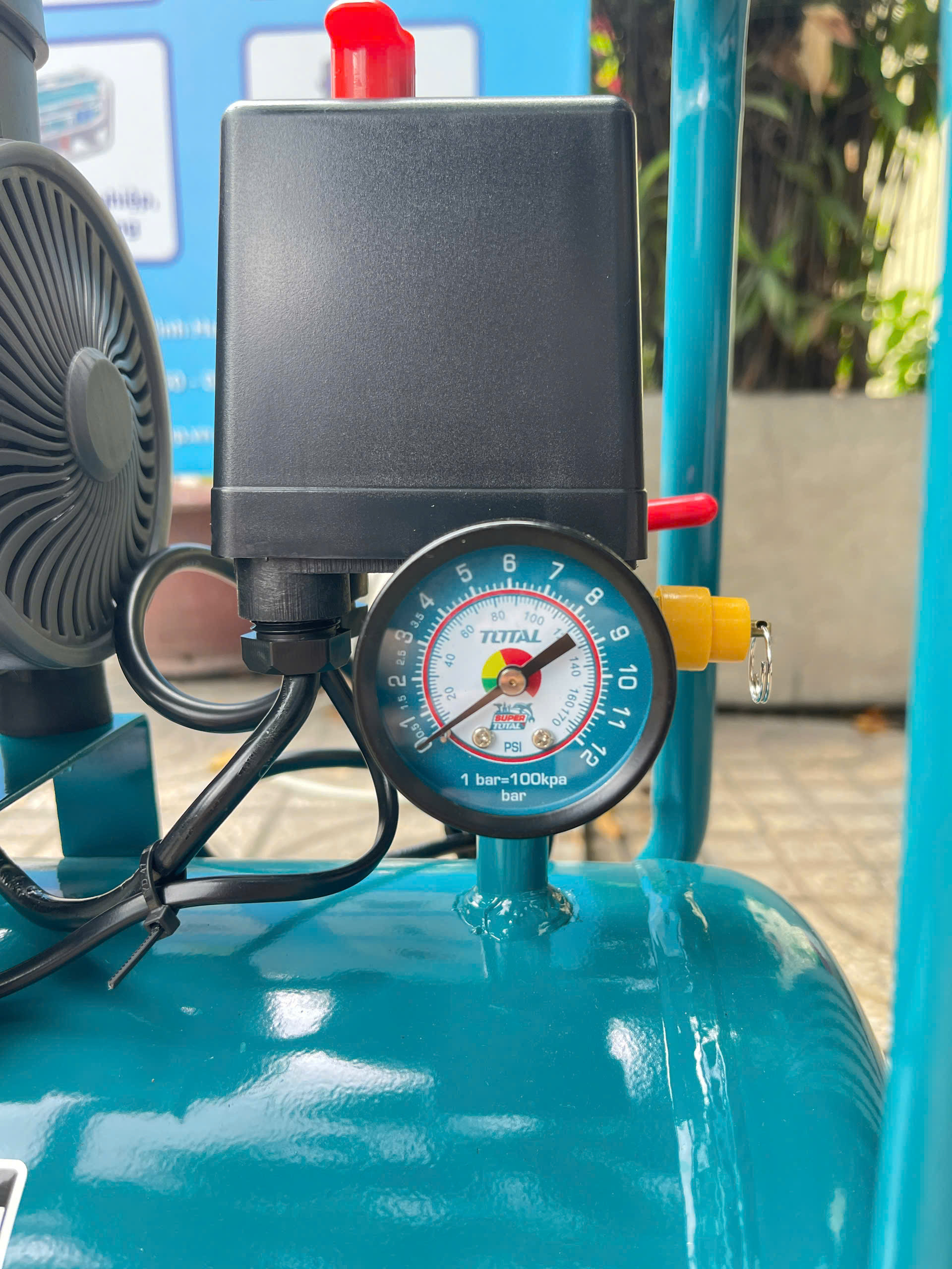 Máy nén khí không dầu Total TCS1110242T, 24L, CS 1100W