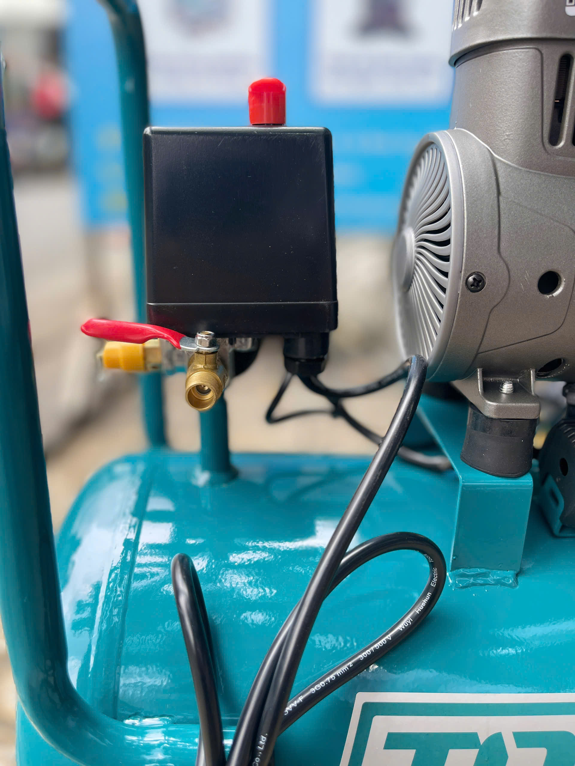 Máy nén khí không dầu Total TCS1110242T, 24L, CS 1100W