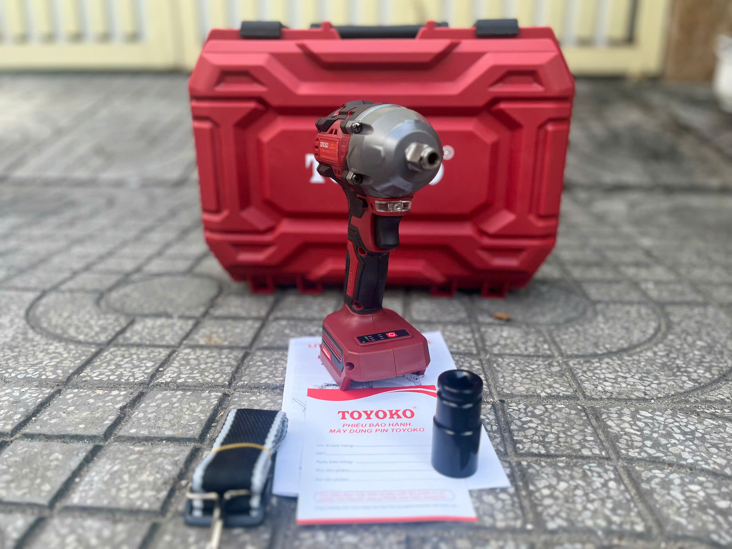 Máy vặn, siết Bulon 380Nm, 1/2inch , 2pin 4ah, sạc hiệu TOYOKO 380SL