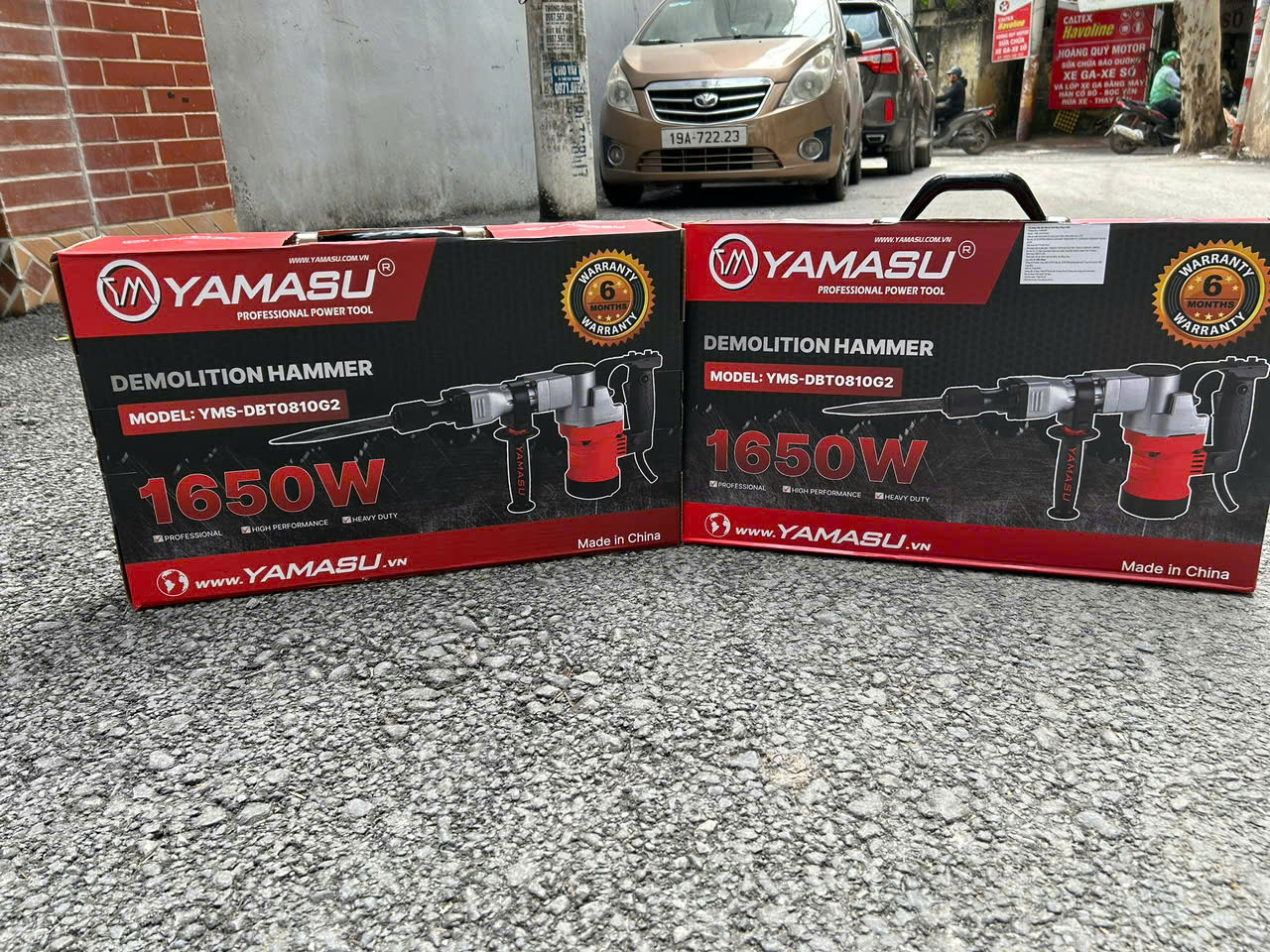 Máy đục bê tông 17mm Yamasu YMS-DBT0810G2 - tặng Kèm 2 mũi đục