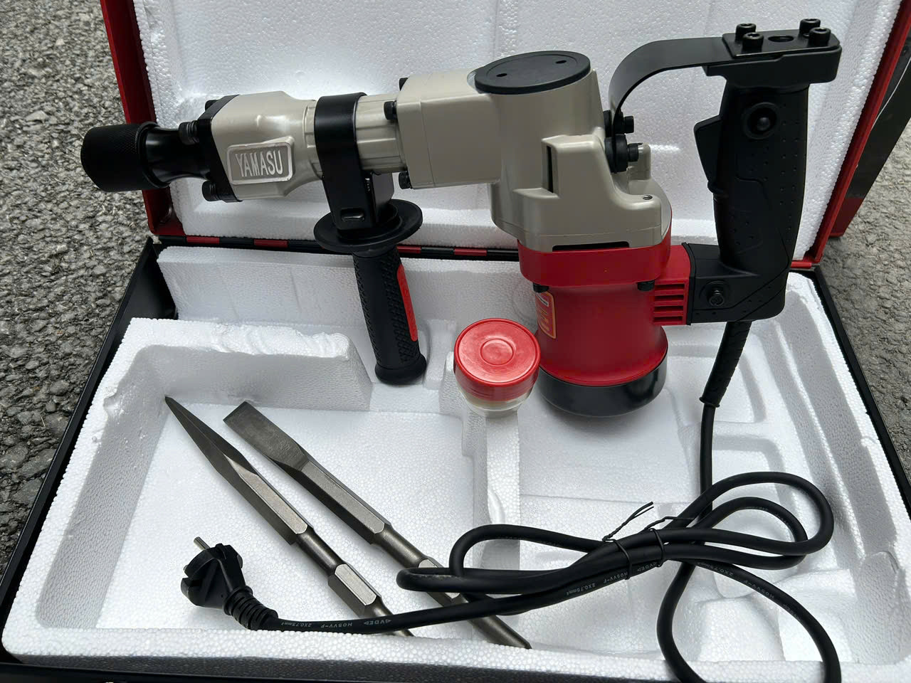 Máy đục bê tông 17mm Yamasu YMS-DBT0810G2 - tặng Kèm 2 mũi đục