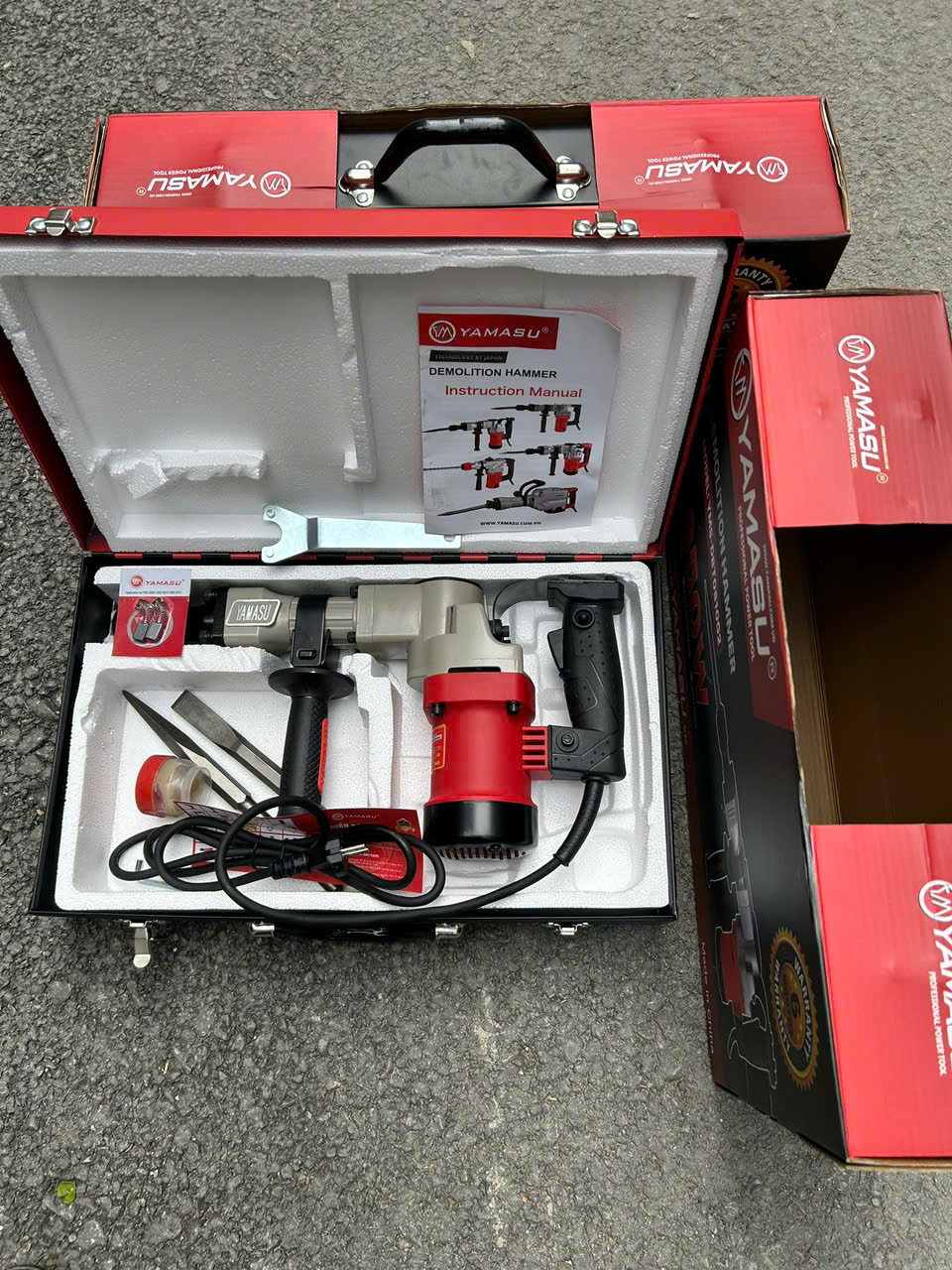 Máy đục bê tông 17mm Yamasu YMS-DBT0810G2 - tặng Kèm 2 mũi đục