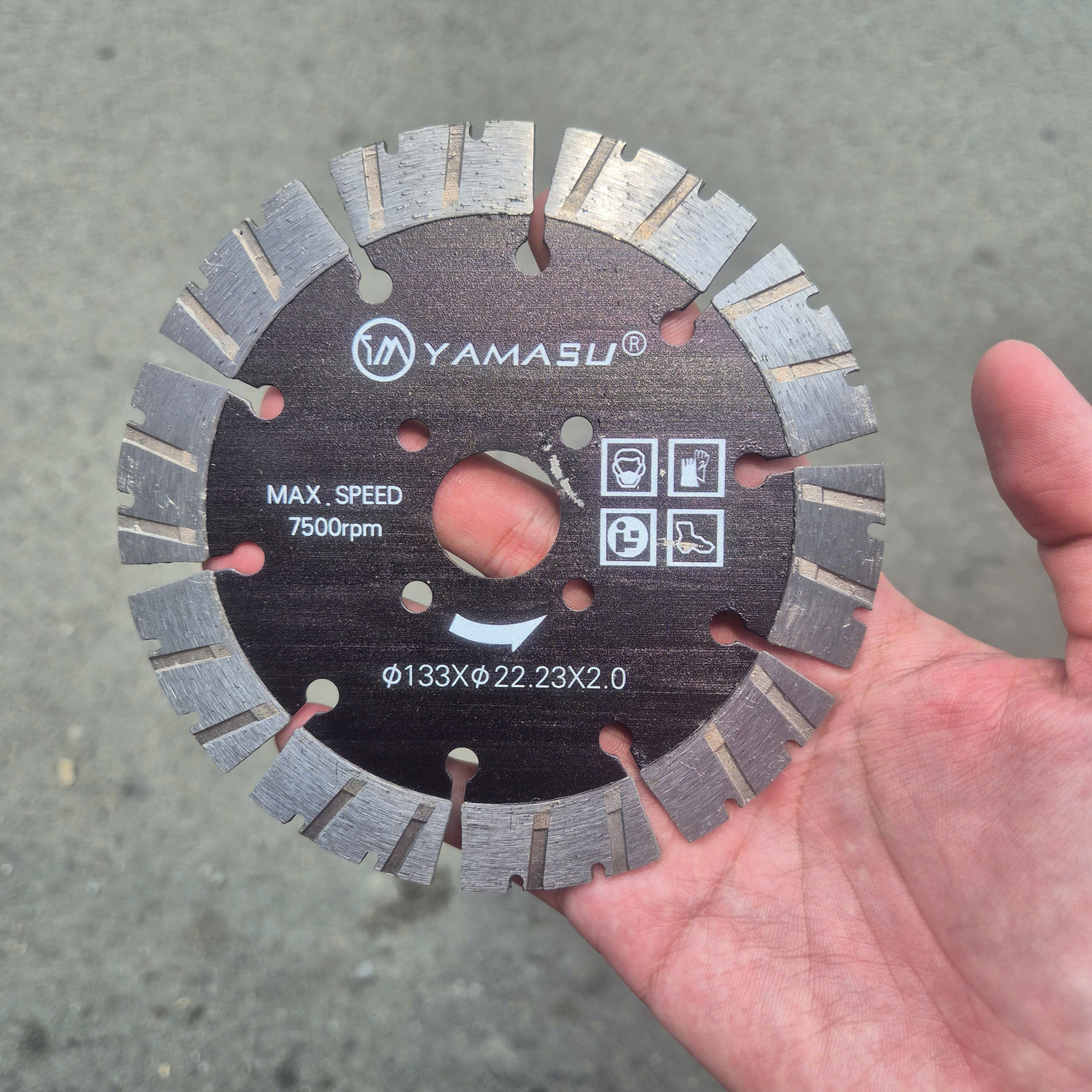 Máy cắt tường 1 lưỡi chuyên dụng YAMASU YMS-135-1 (Công suất 1800W)