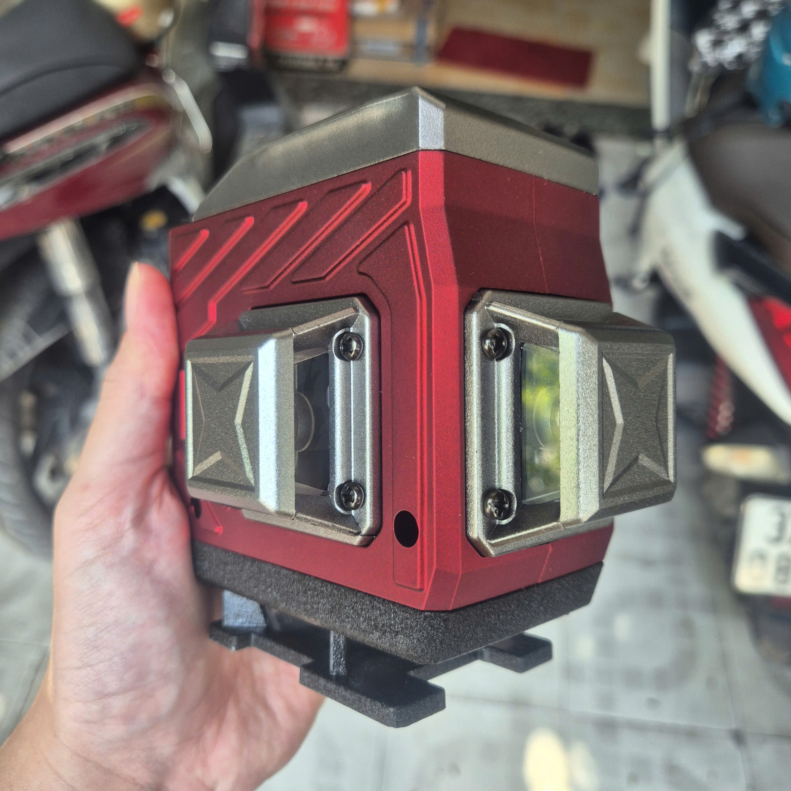 Máy cân bằng laser 12 tia xanh YAMASU YMS-12D