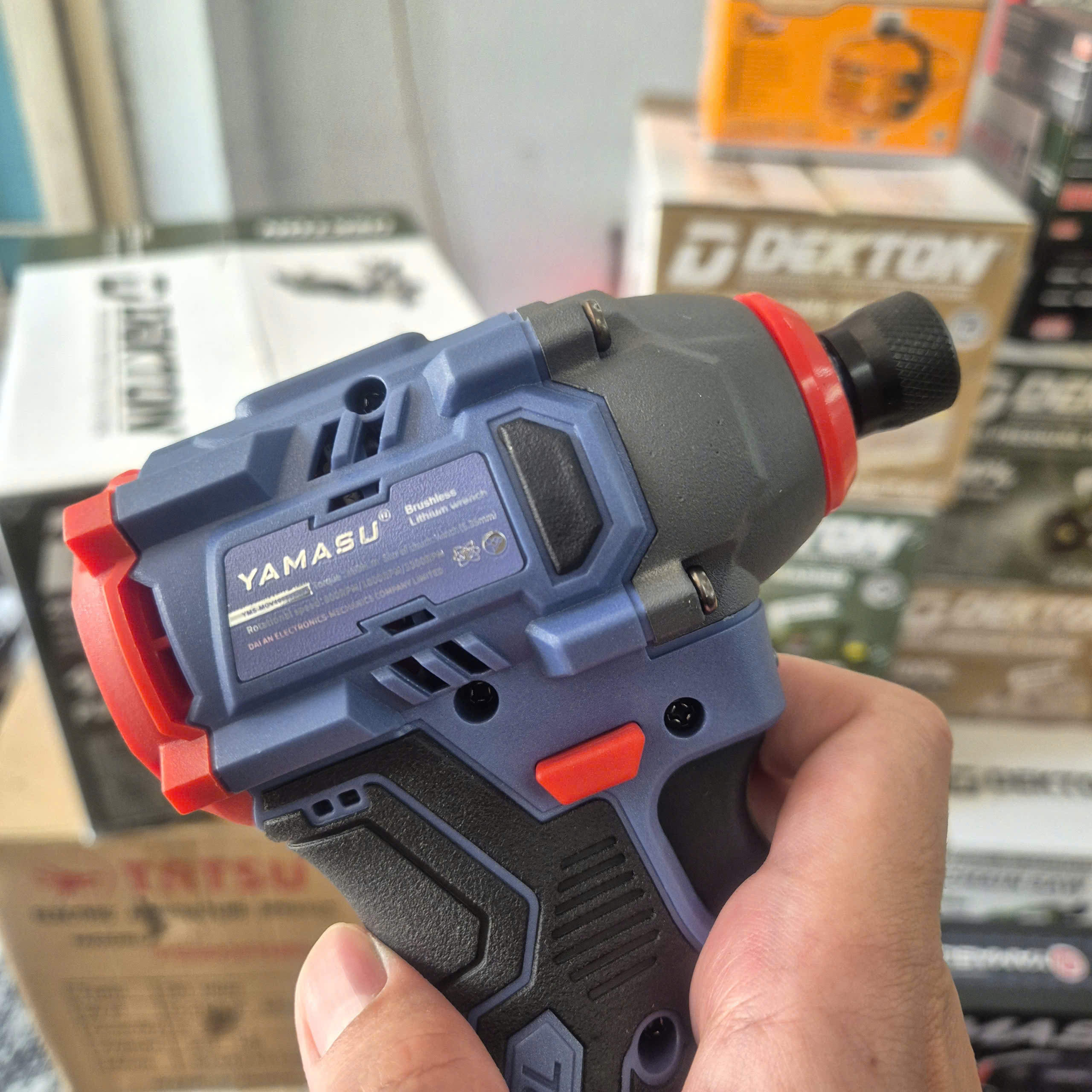 Máy siết vít động lực Pin 16V, 160N Yamasu YMS-MCV10160G2W (2 Pin 1.5Ah)