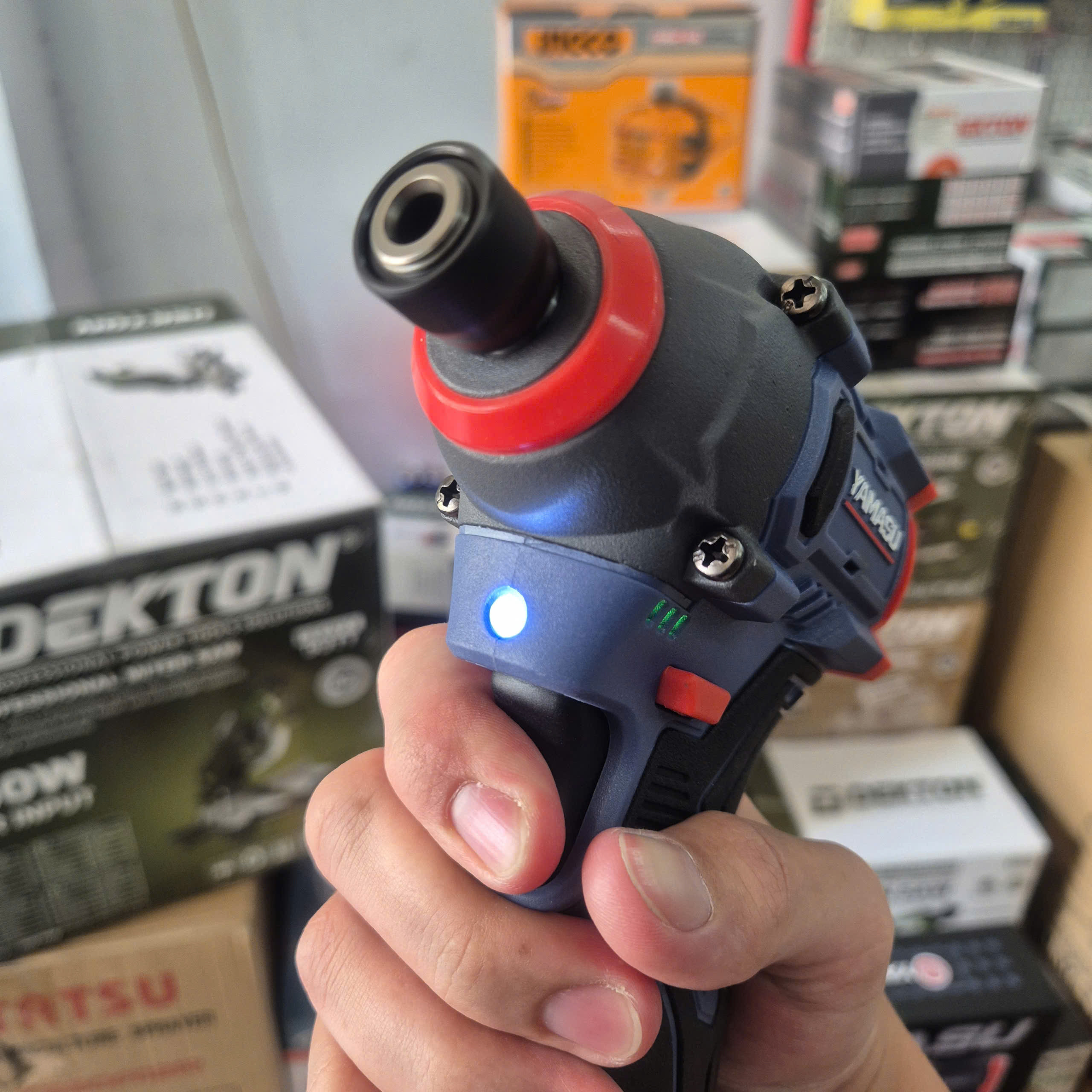 Máy siết vít động lực Pin 16V, 160N Yamasu YMS-MCV10160G2W (2 Pin 1.5Ah)