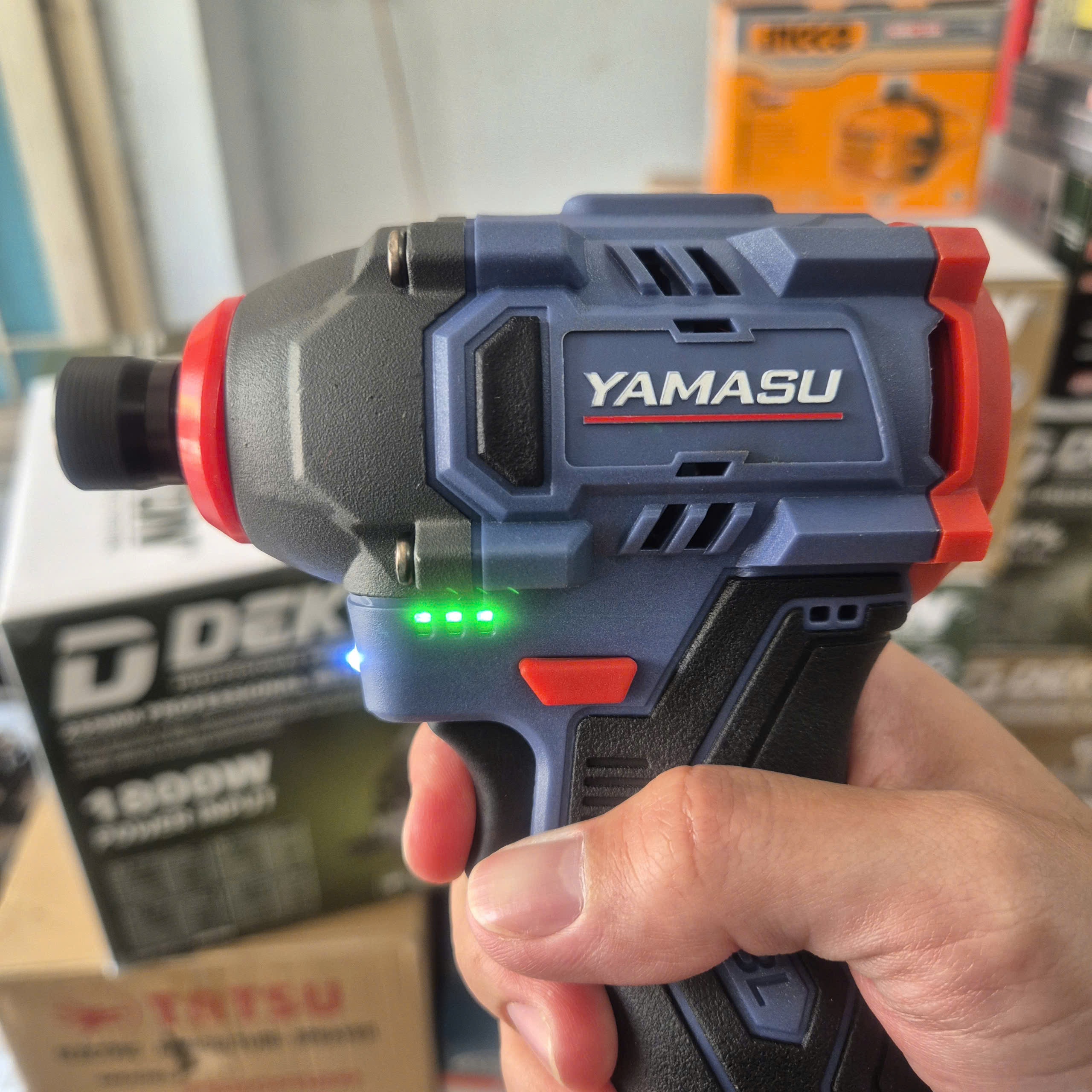 Máy siết vít động lực Pin 16V, 160N Yamasu YMS-MCV10160G2W (2 Pin 1.5Ah)