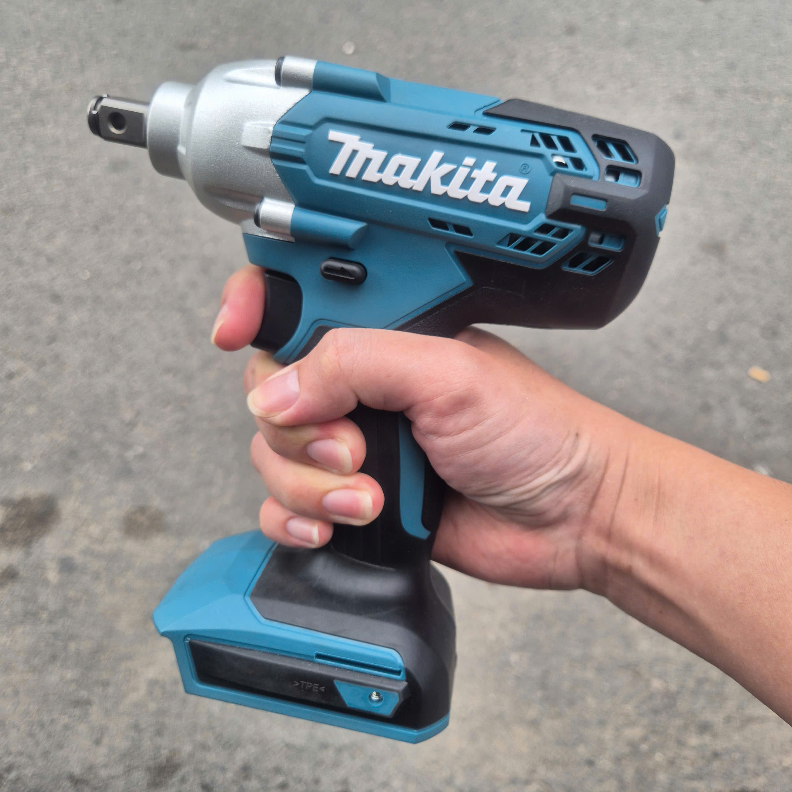 Máy siết bulong dùng pin 18V MAKITA TW202DZ (Thân máy)